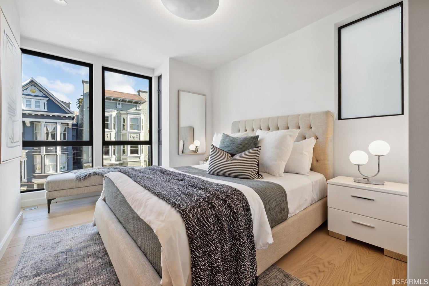 709 Lyon Street Unit: 4