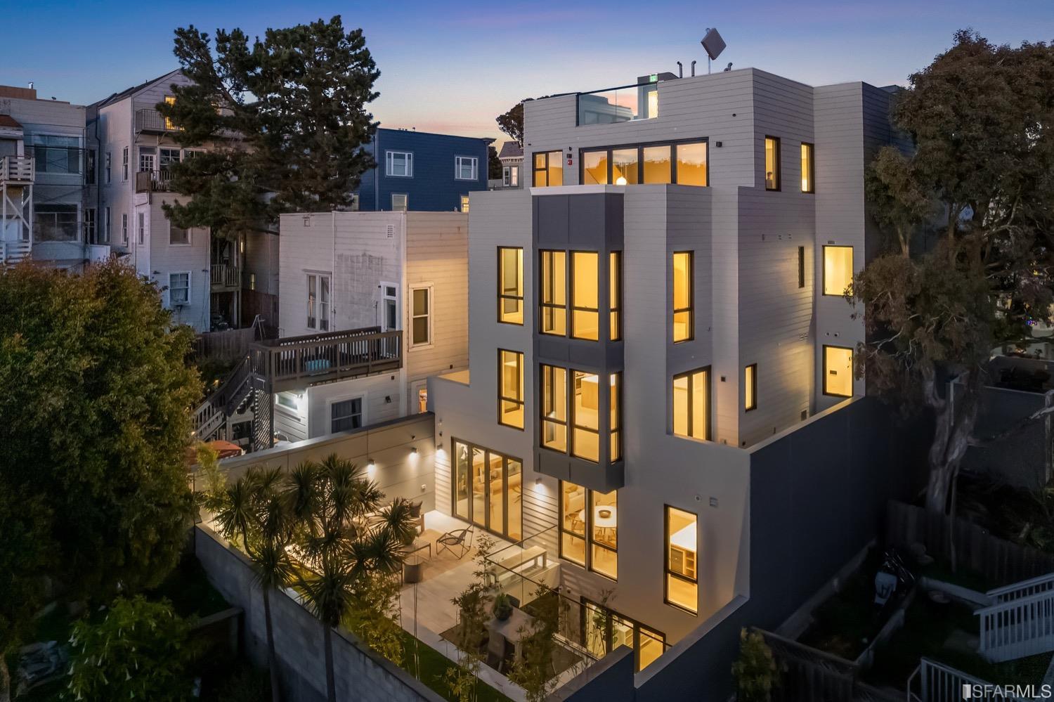 709 Lyon Street Unit: 4