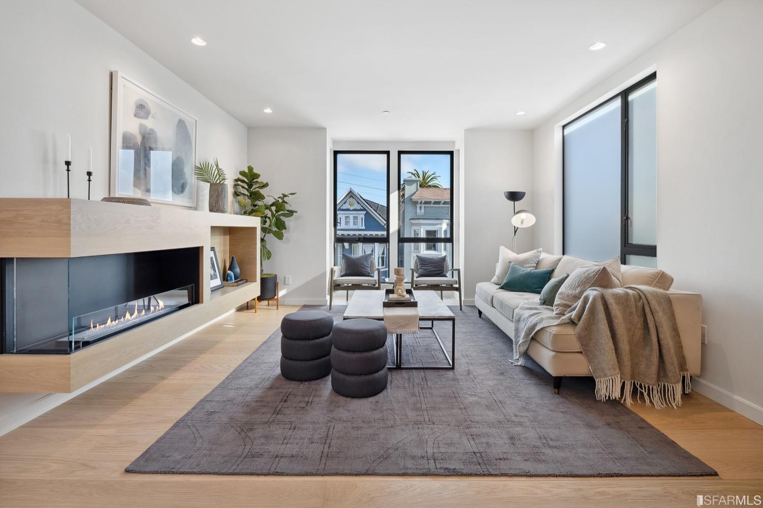 709 Lyon Street Unit: 4