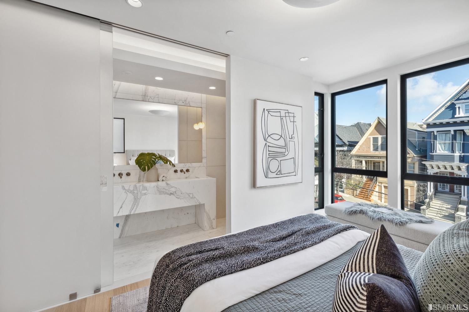 709 Lyon Street Unit: 4