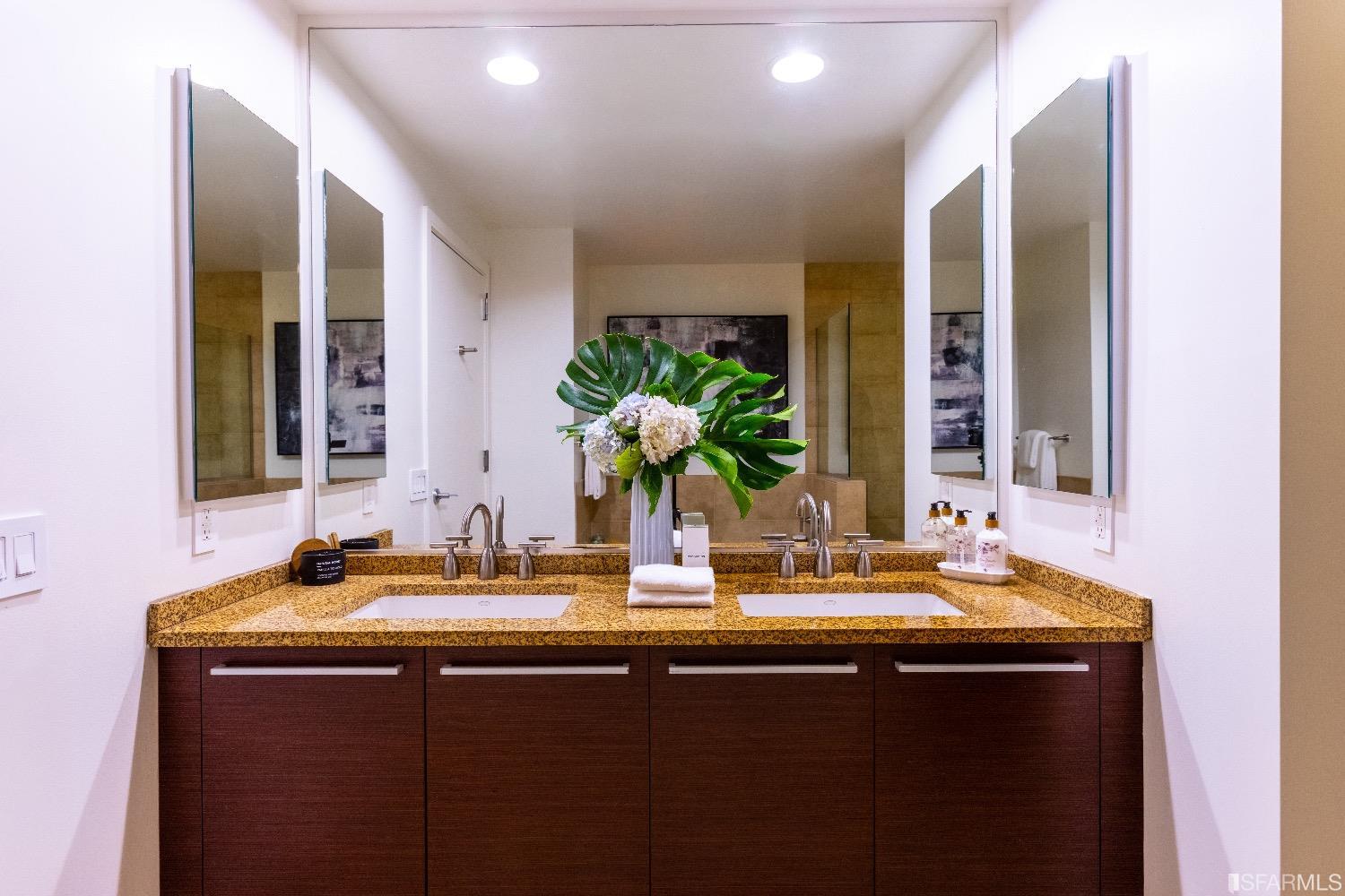 425 1st Street Unit: 2903