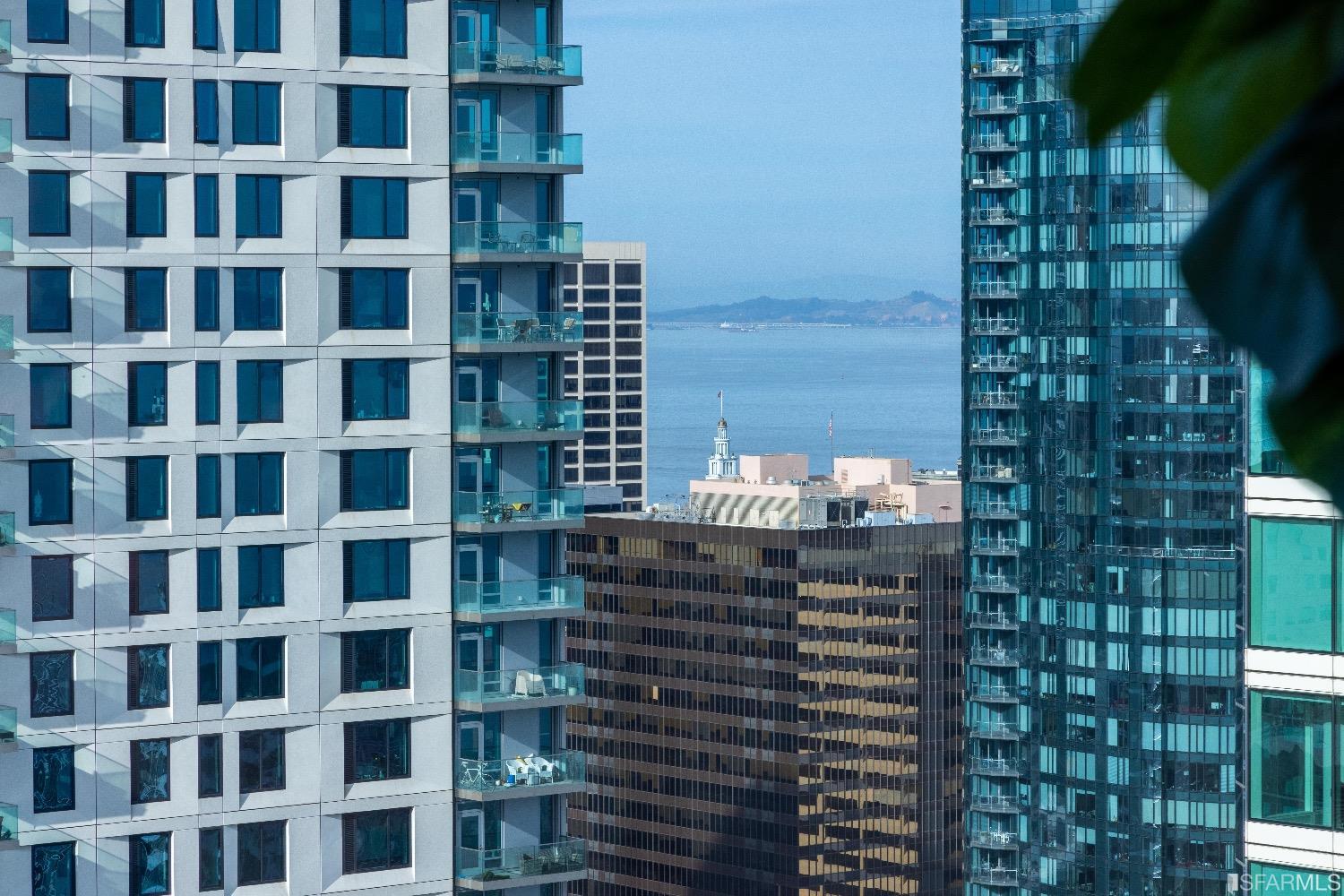 425 1st Street Unit: 2903