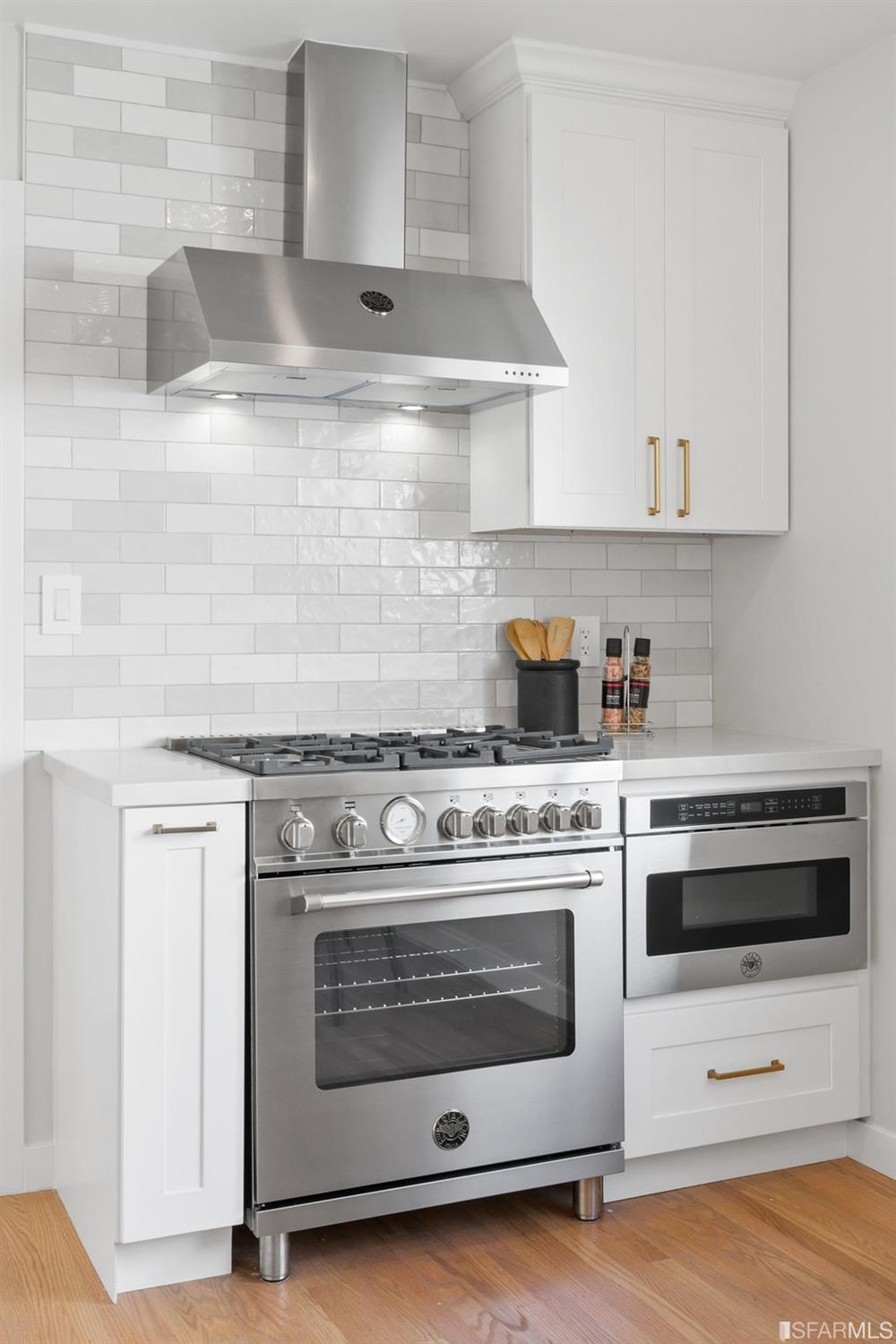 849 Noe Street Unit: 6