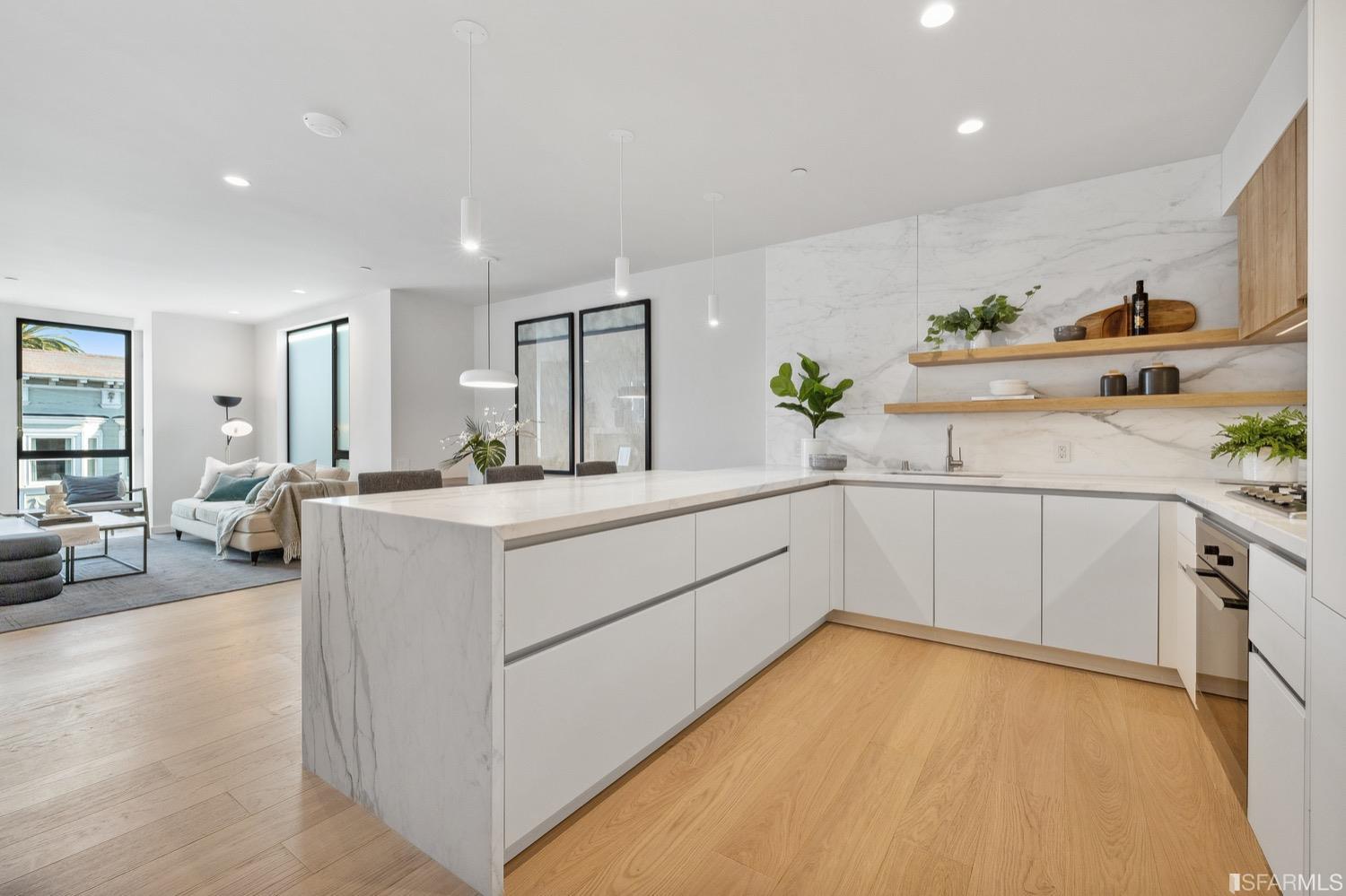 709 Lyon Street Unit: 3