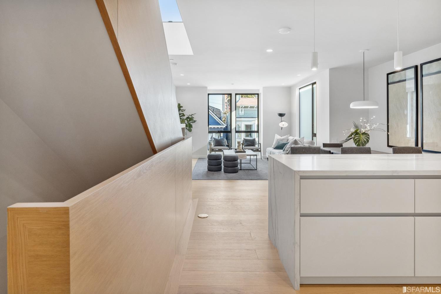 709 Lyon Street Unit: 3