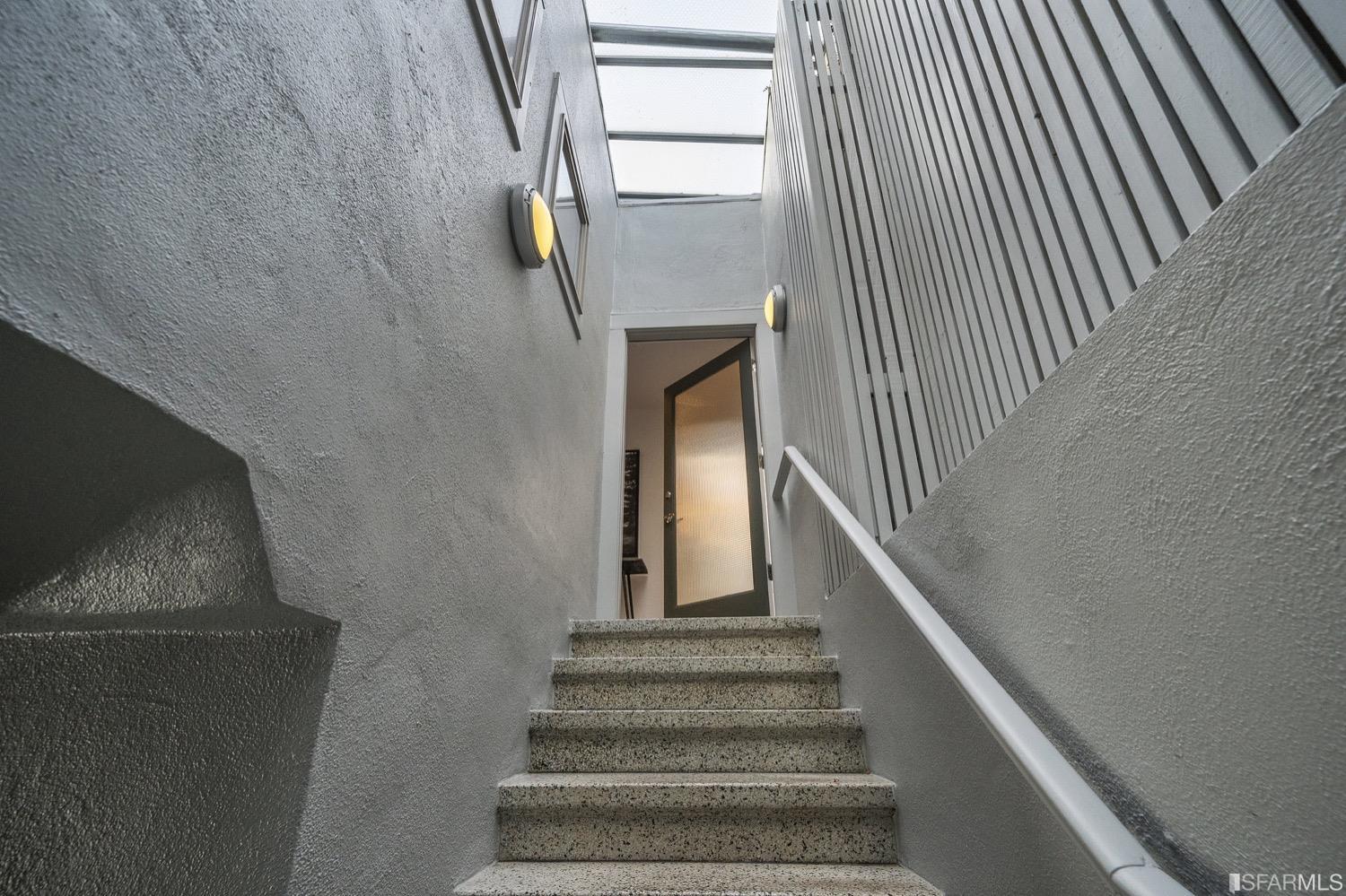 2469 Diamond Street
