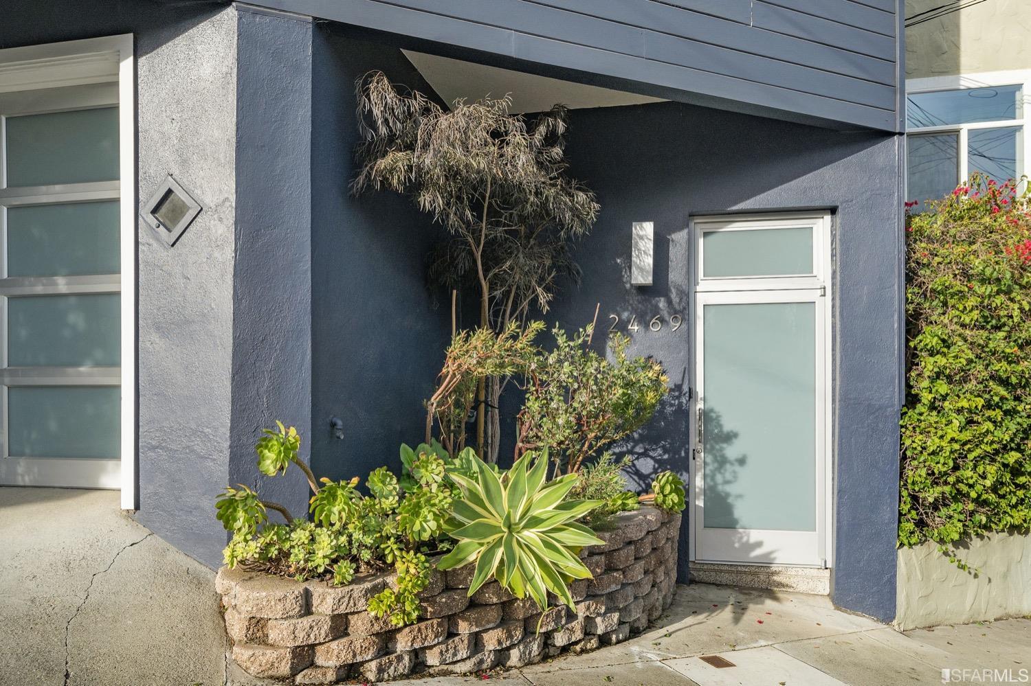 2469 Diamond Street