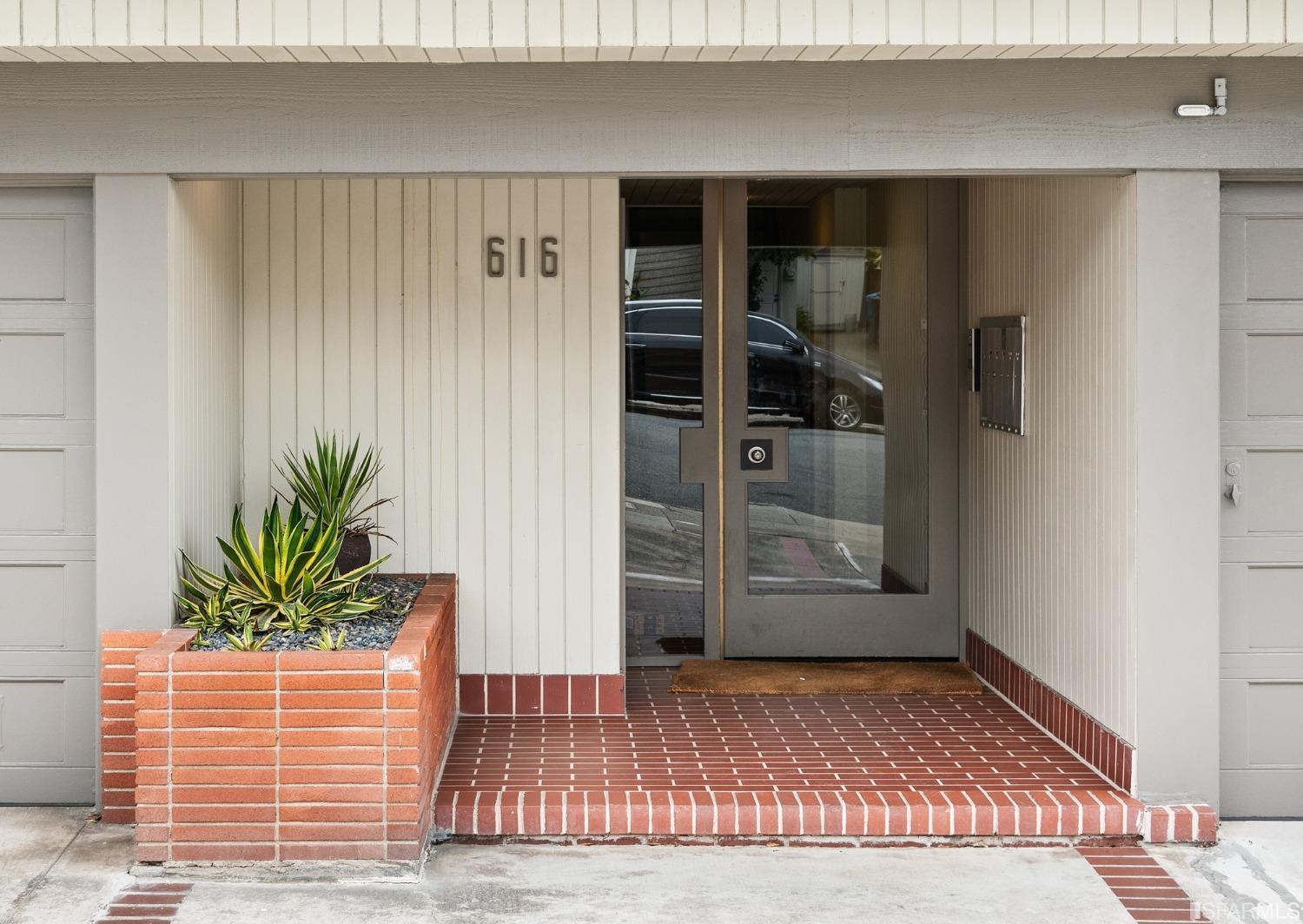 616 Moraga Street Unit: 3