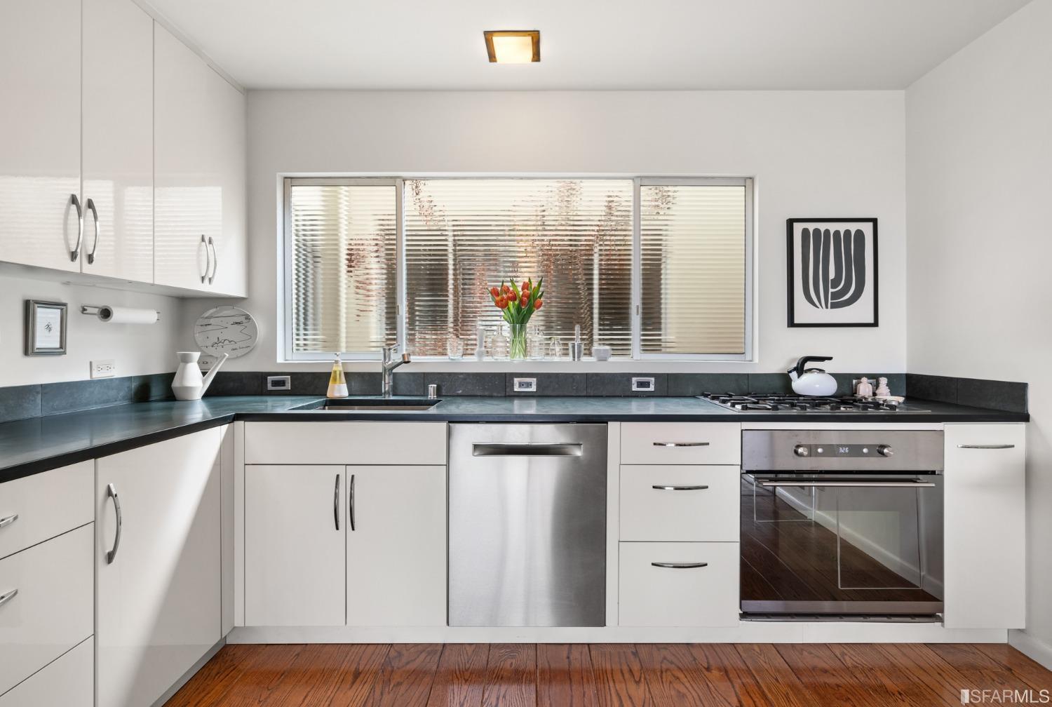 616 Moraga Street Unit: 3