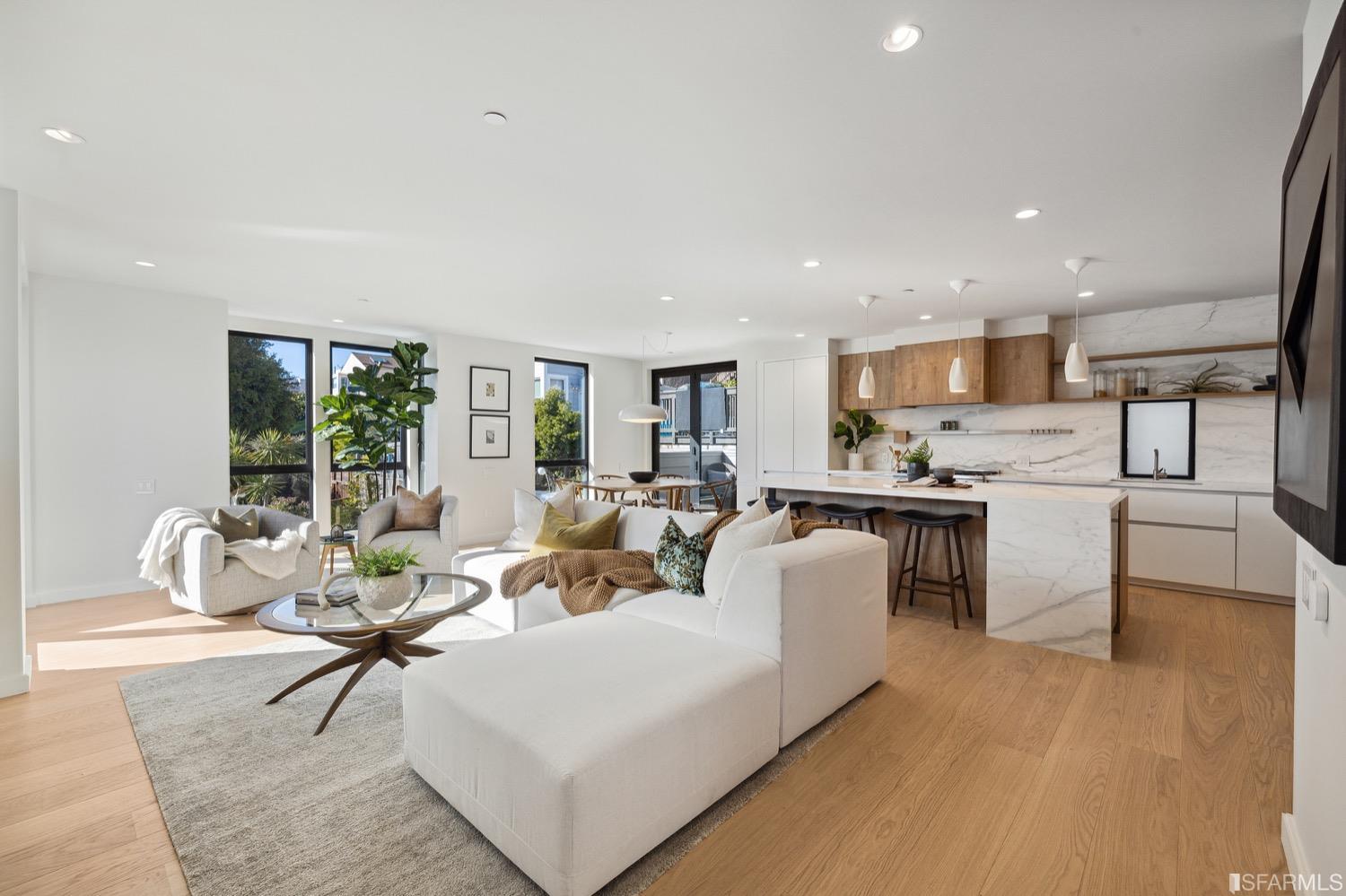 709 Lyon Street Unit: 2