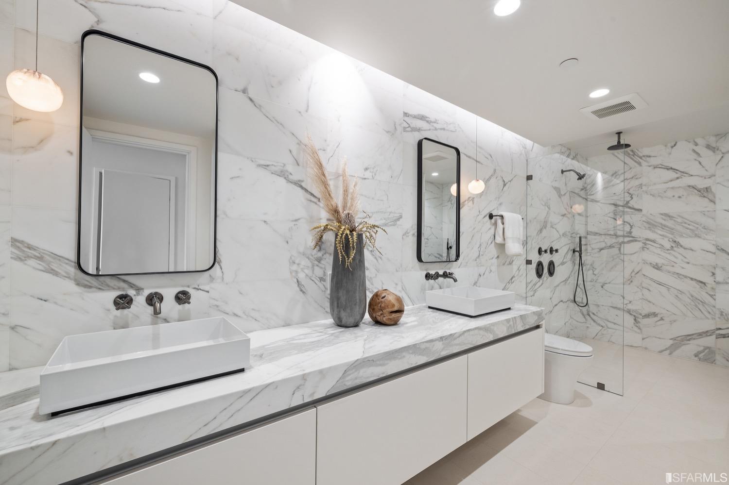 709 Lyon Street Unit: 2