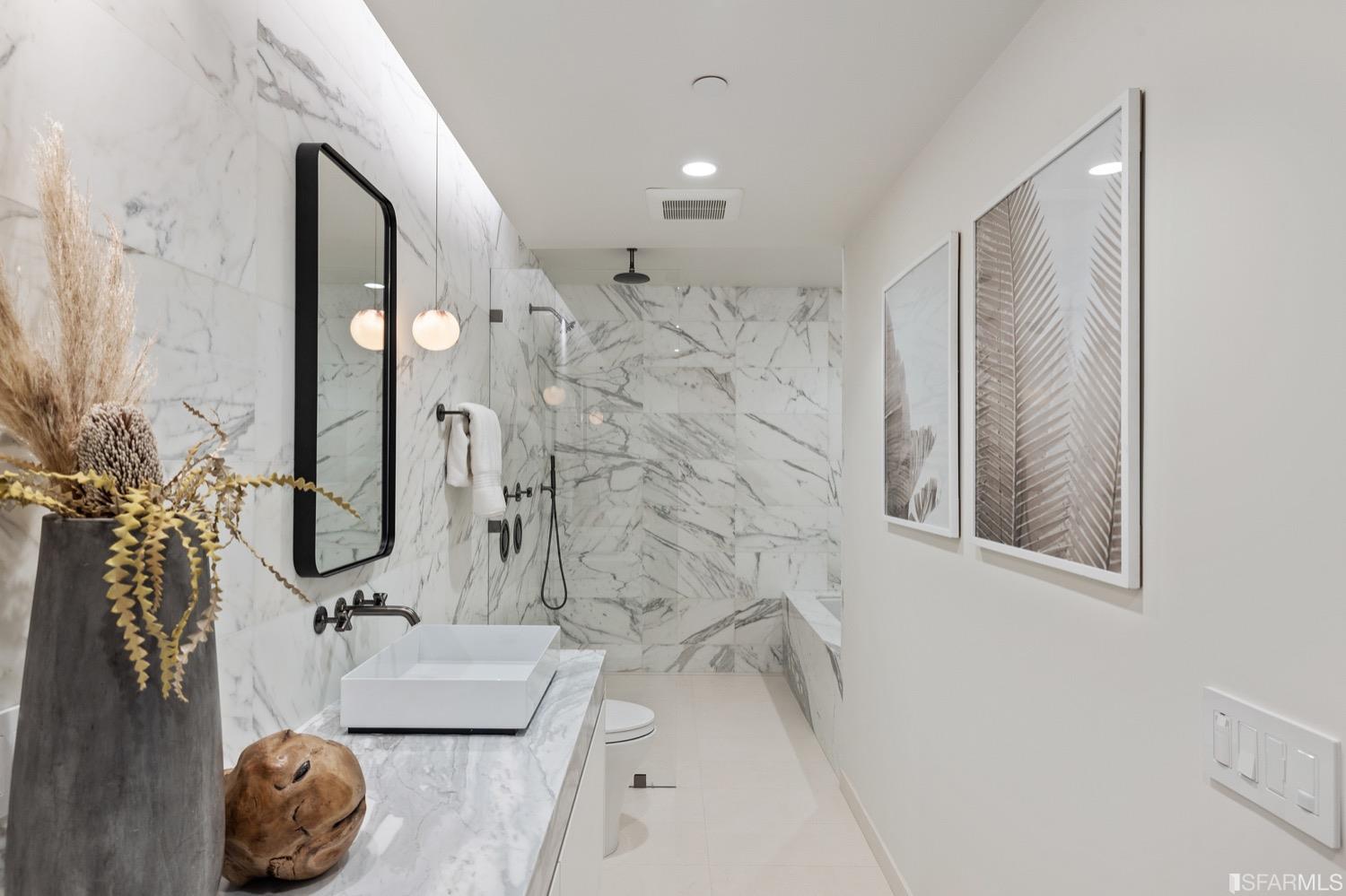 709 Lyon Street Unit: 2