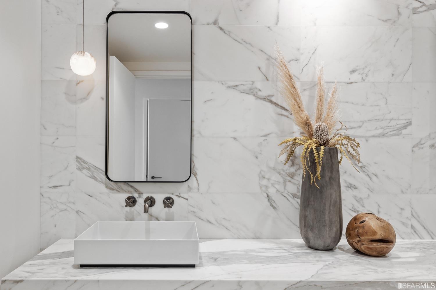 709 Lyon Street Unit: 2