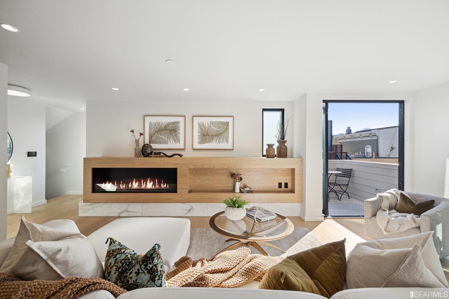 709 Lyon Street Unit: 2