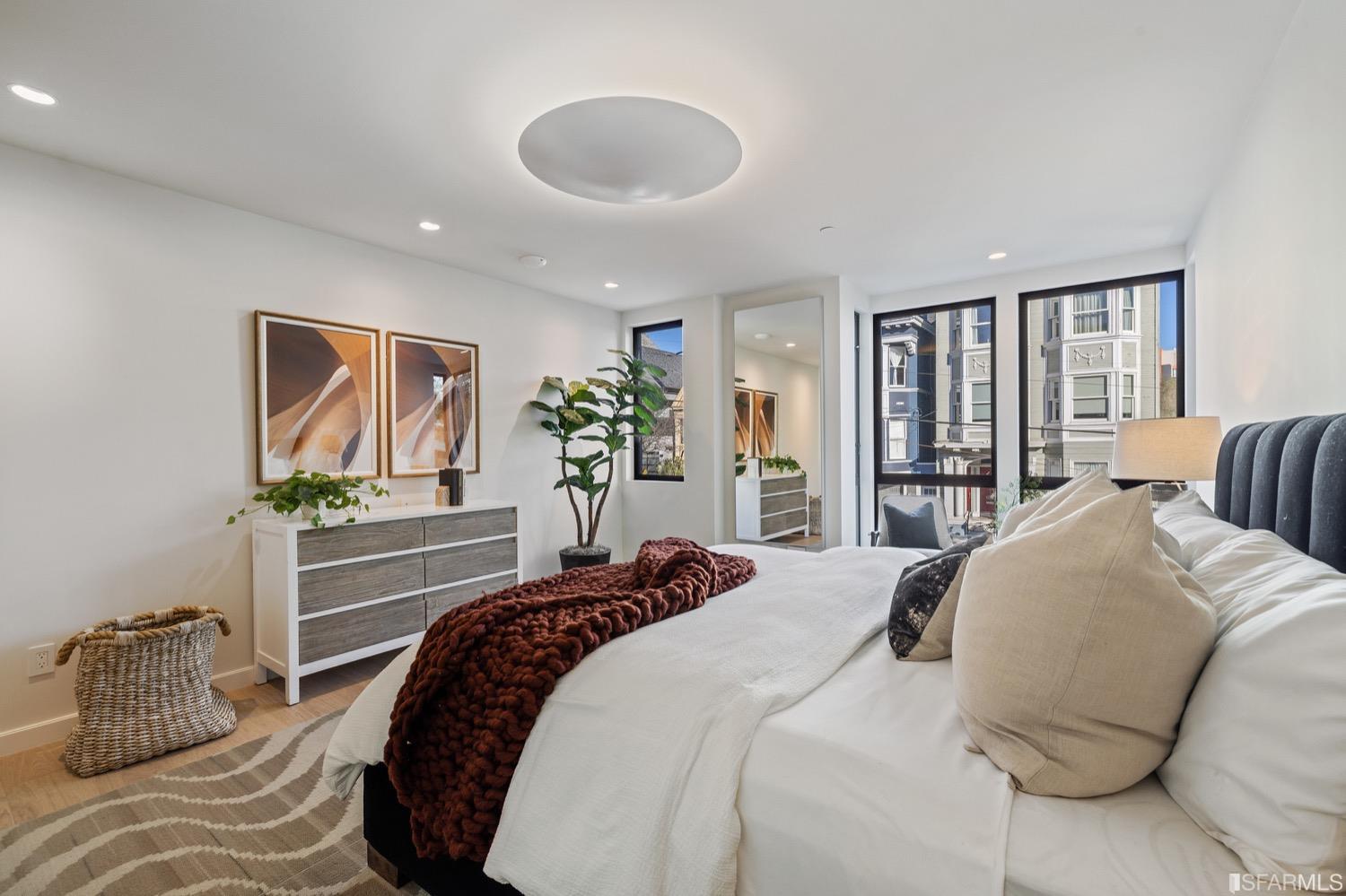 709 Lyon Street Unit: 2