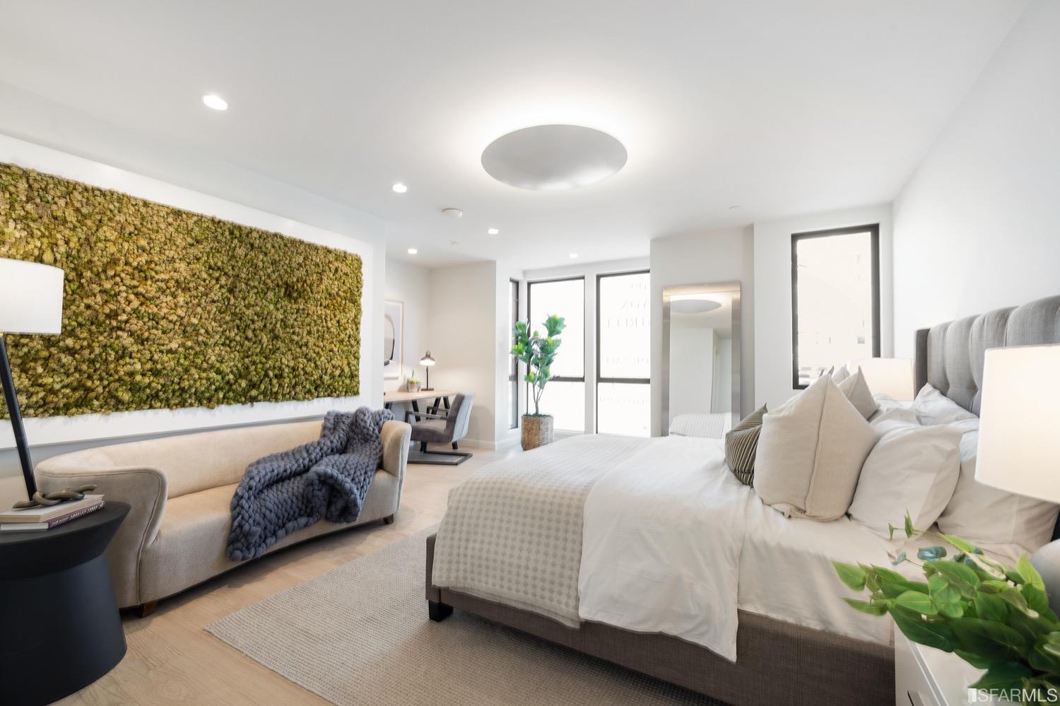 709 Lyon Street Unit: 2