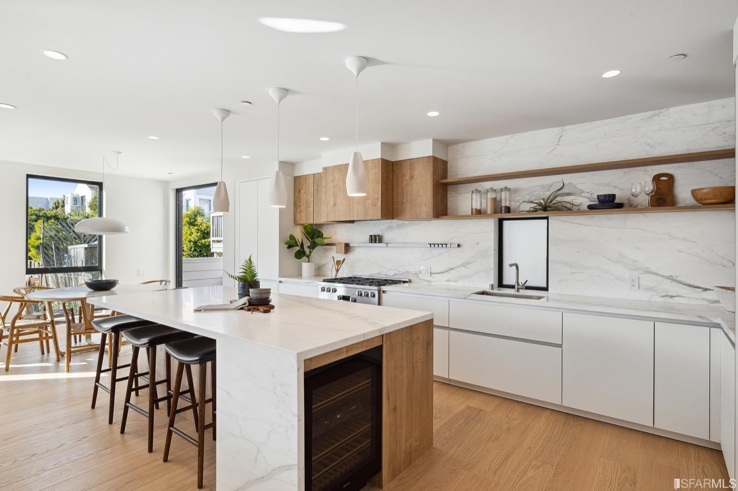 709 Lyon Street Unit: 2