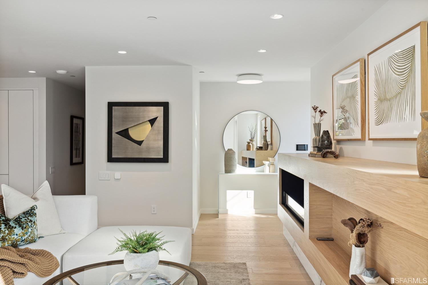 709 Lyon Street Unit: 2