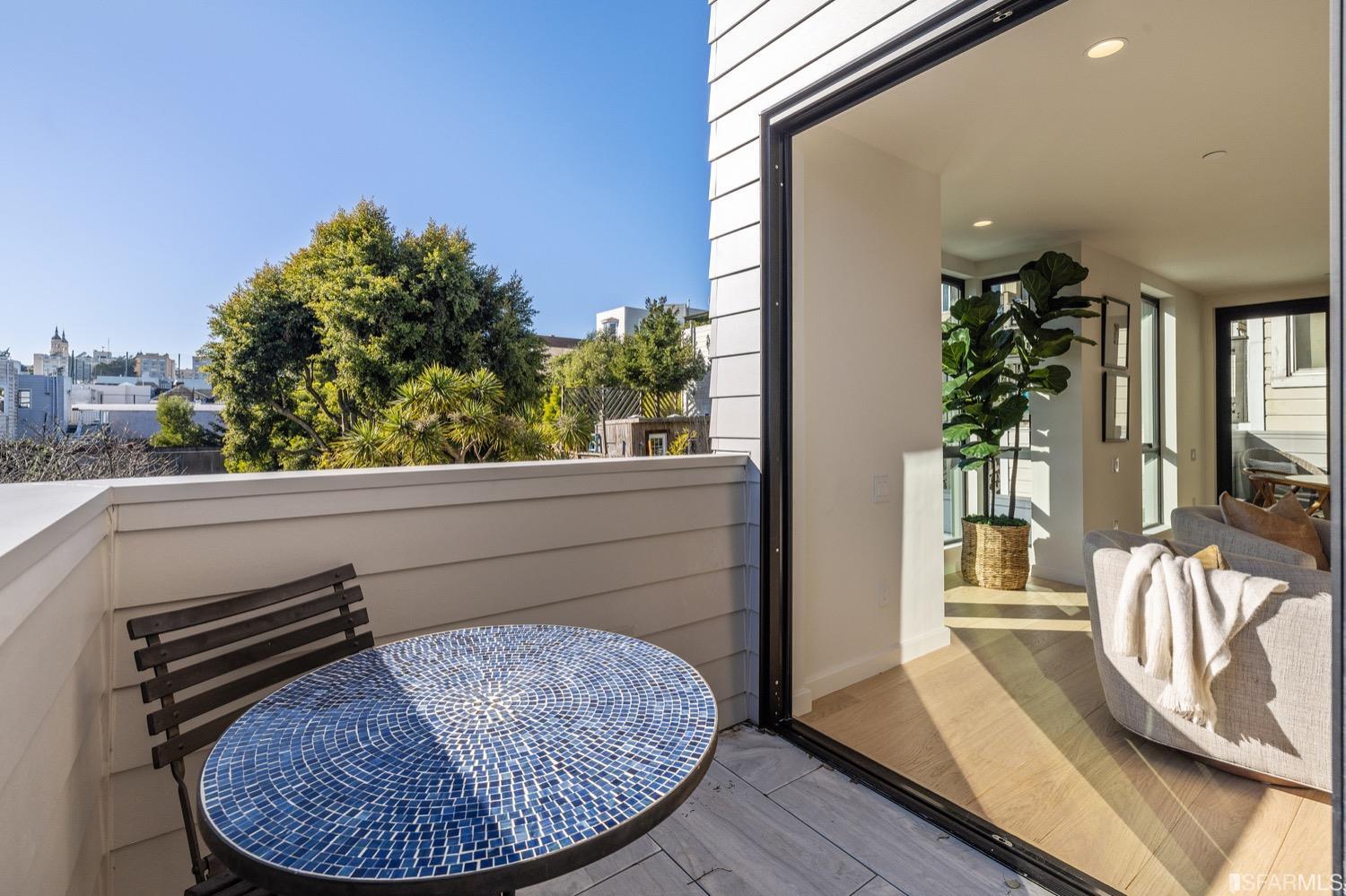 709 Lyon Street Unit: 2