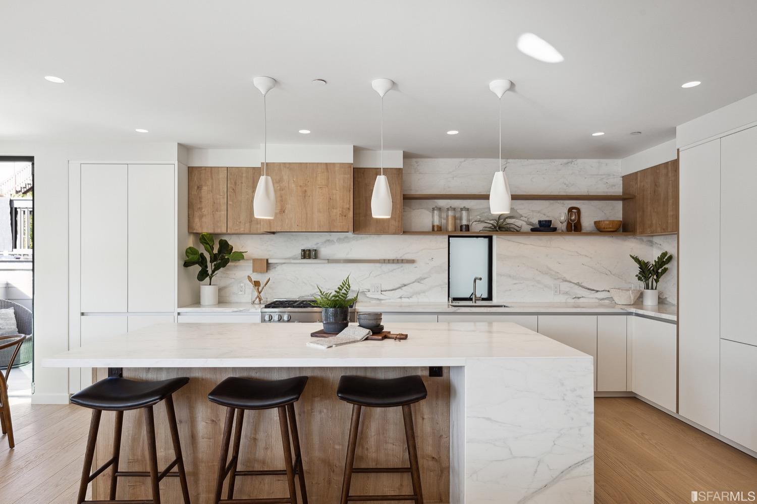 709 Lyon Street Unit: 2