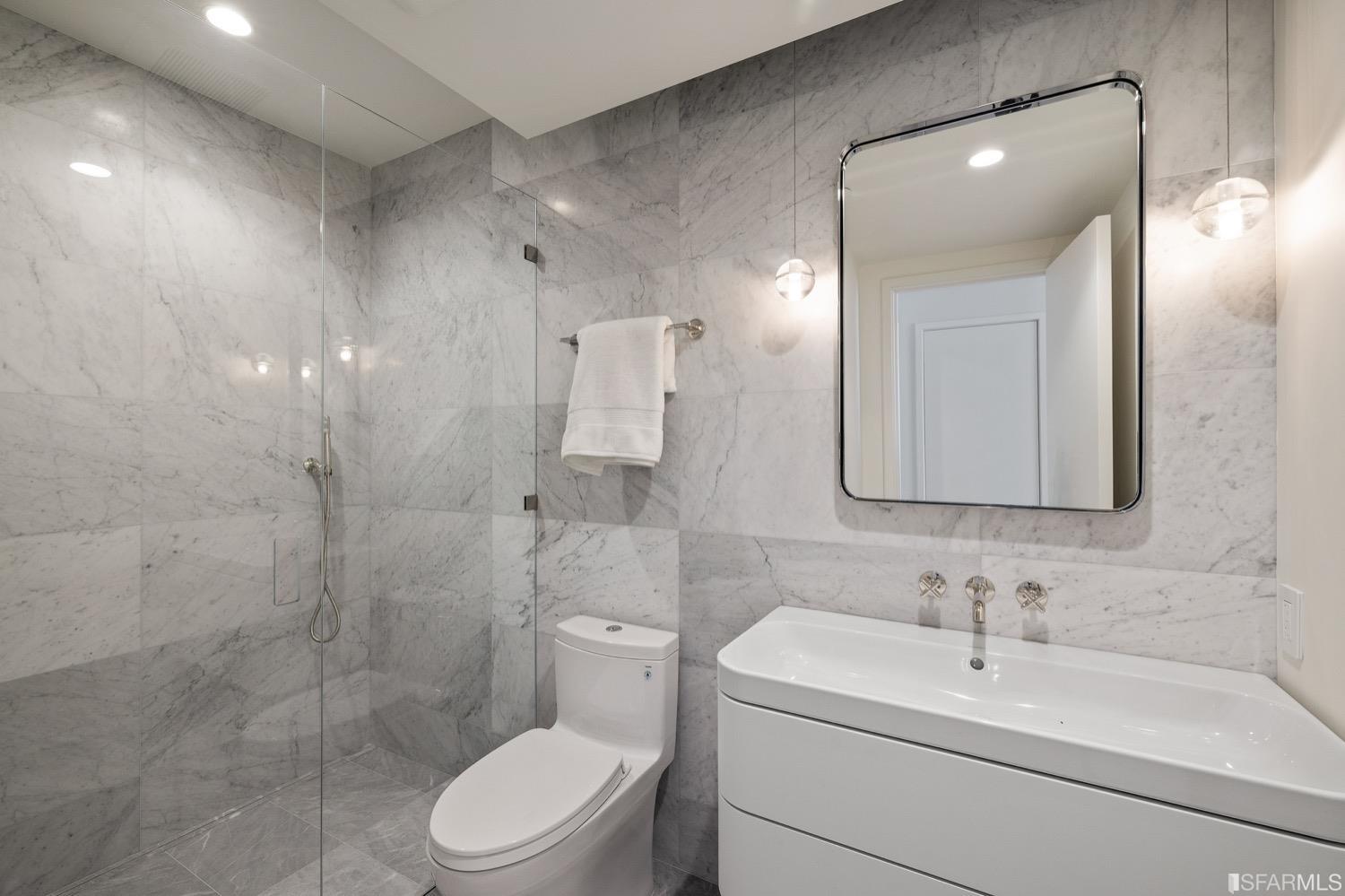 709 Lyon Street Unit: 2