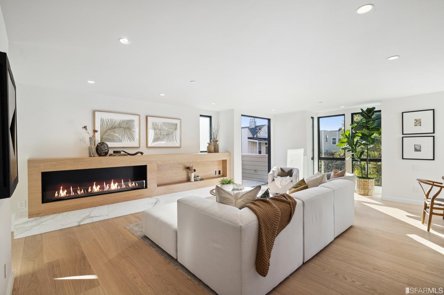 709 Lyon Street Unit: 2