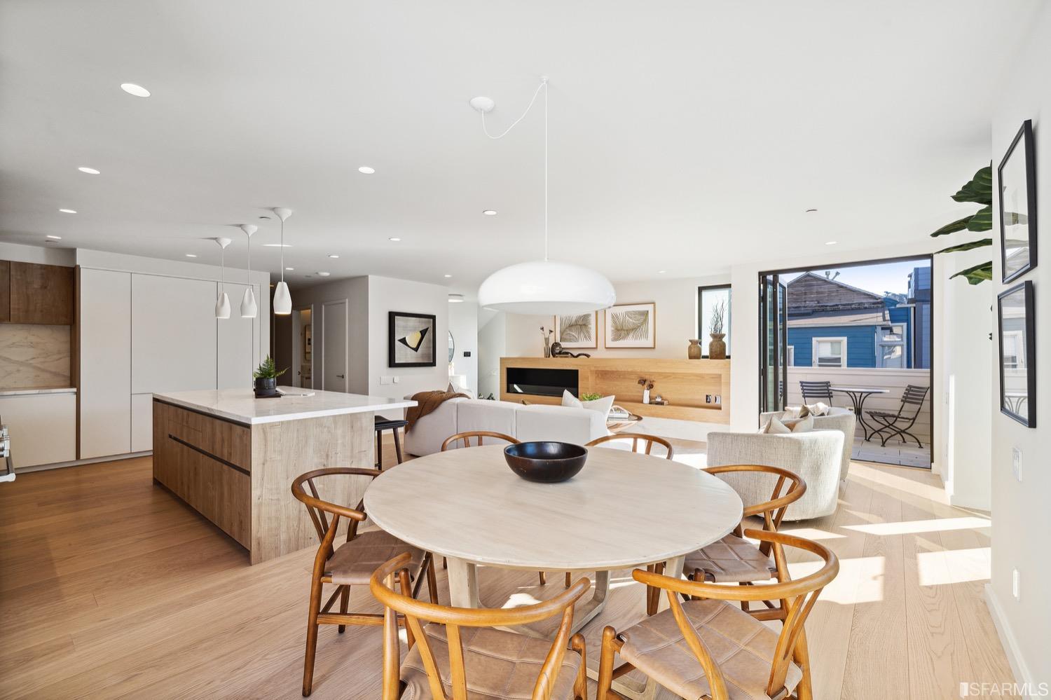 709 Lyon Street Unit: 2