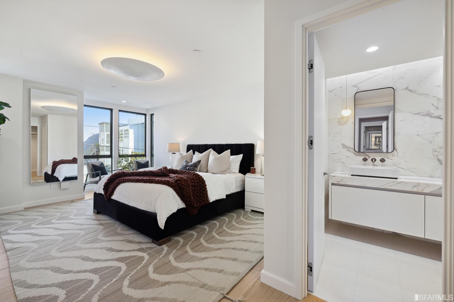 709 Lyon Street Unit: 2