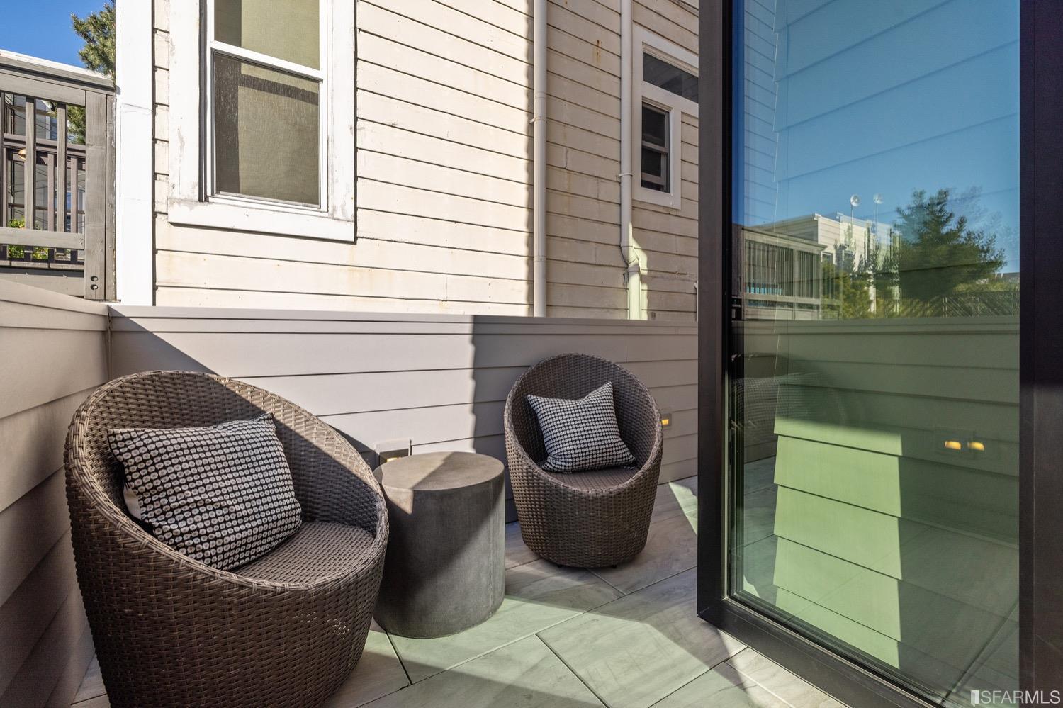 709 Lyon Street Unit: 2