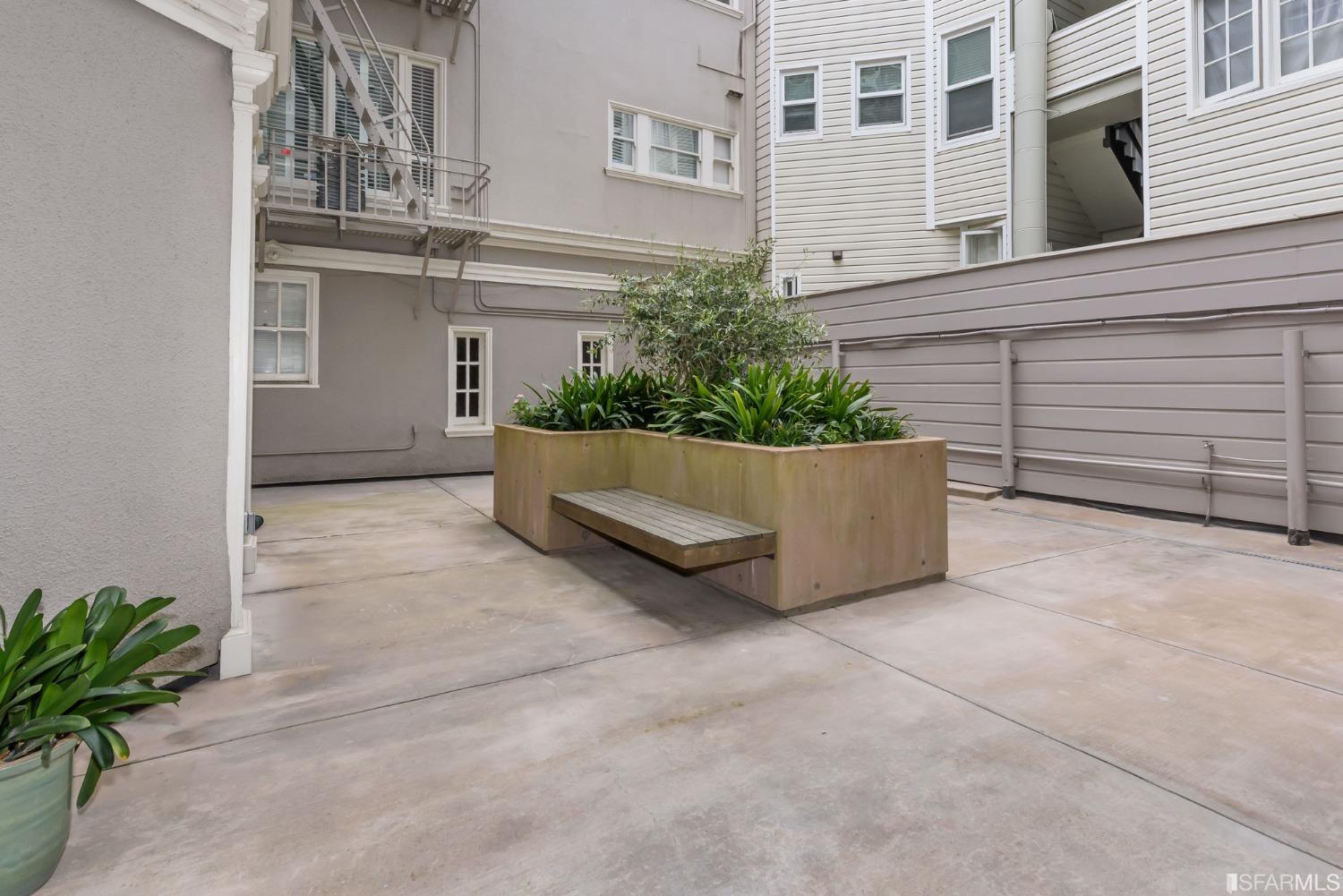 3555 Jackson Street Unit: 4