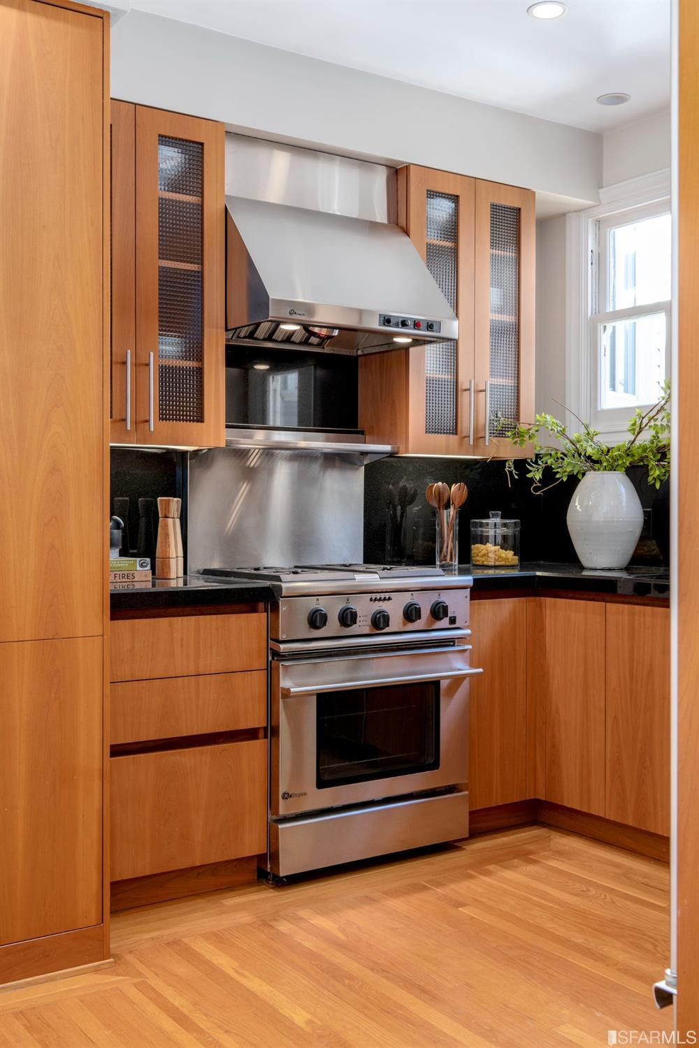 3555 Jackson Street Unit: 4