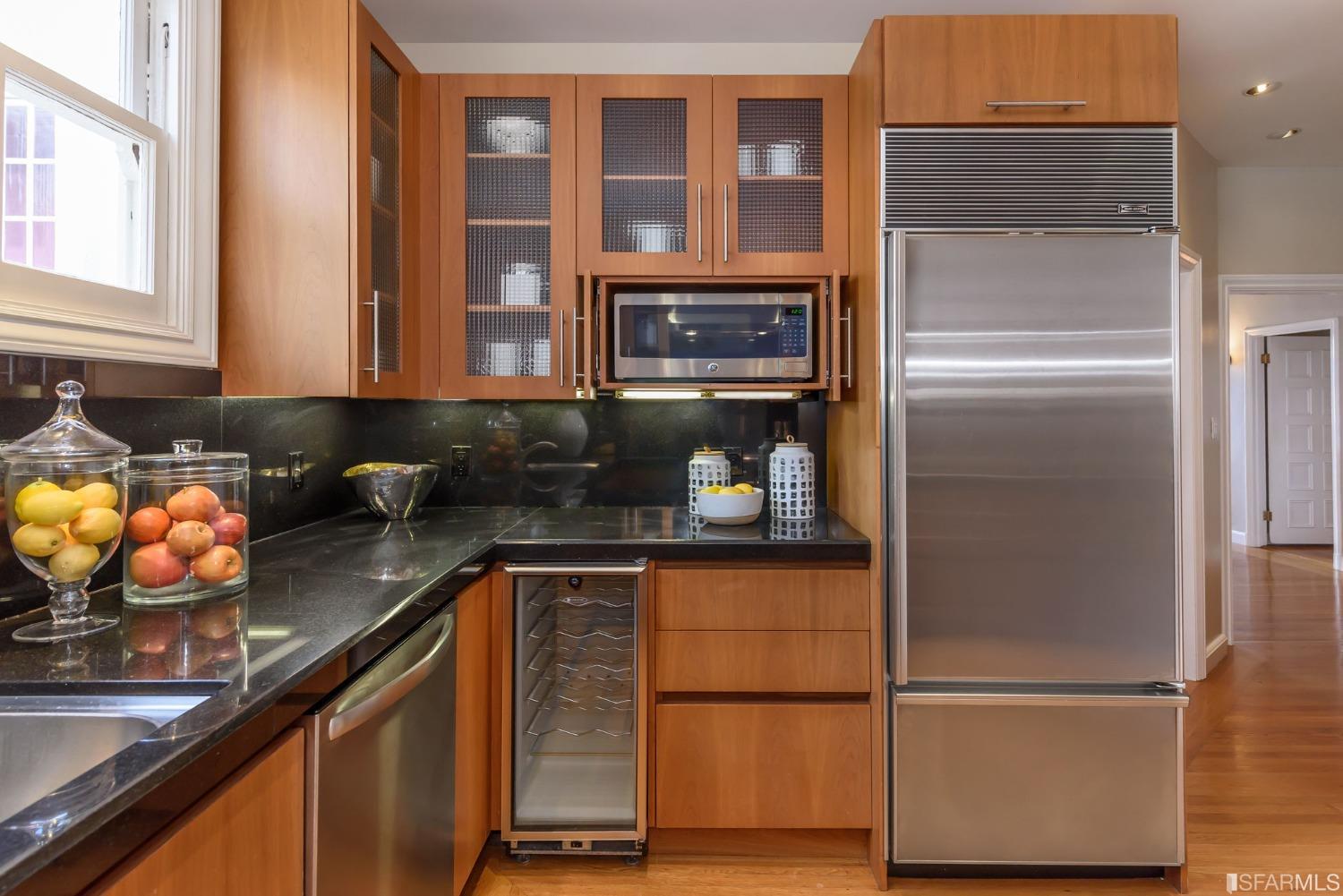 3555 Jackson Street Unit: 4