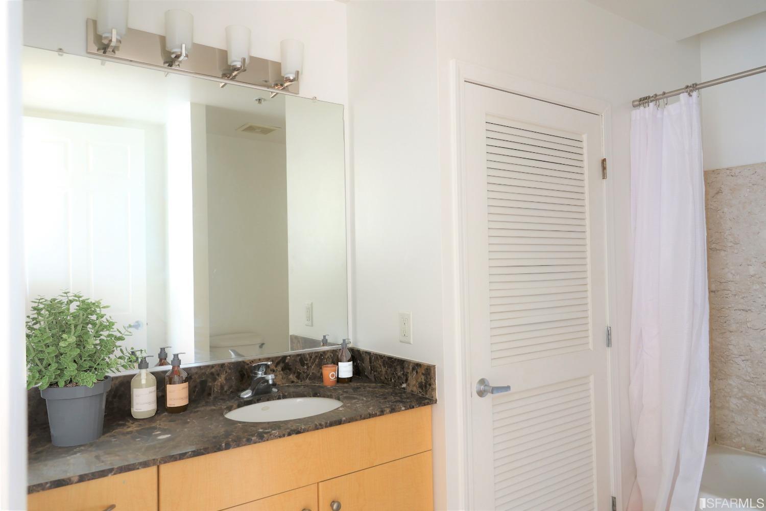 140 S Van Ness Avenue Unit: 1124