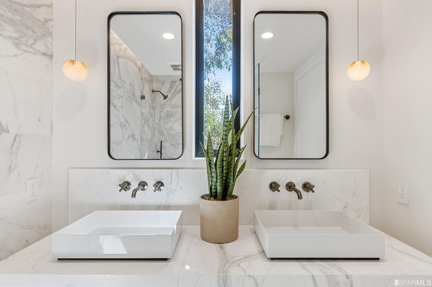 709 Lyon Street Unit: 5