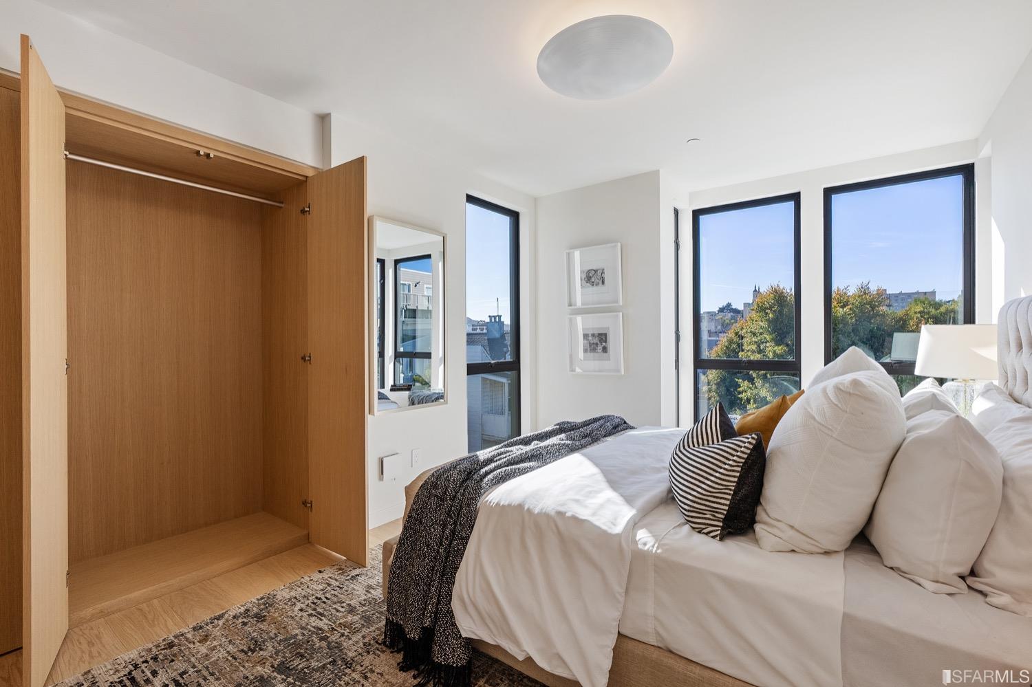 709 Lyon Street Unit: 5