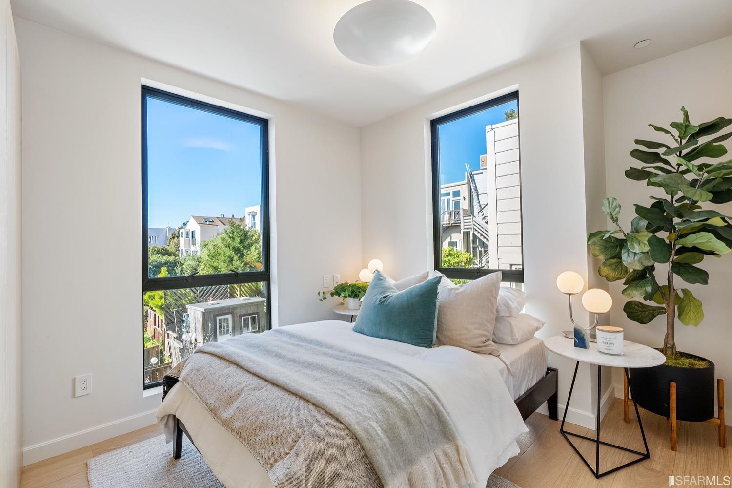 709 Lyon Street Unit: 5