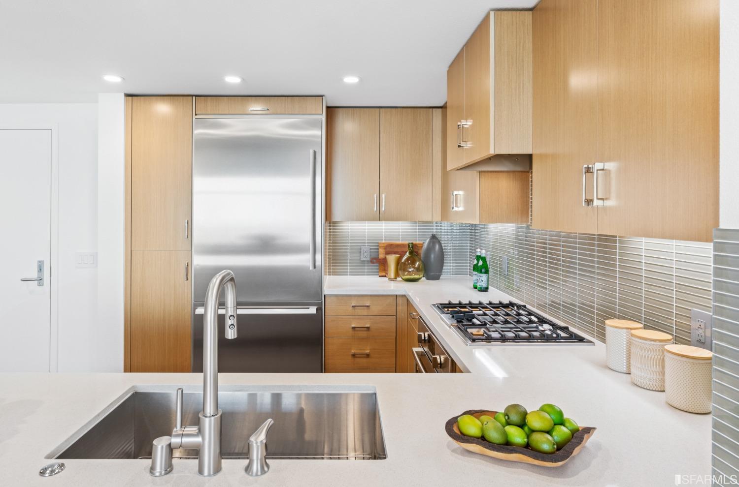 2655 Bush Street Unit: 203