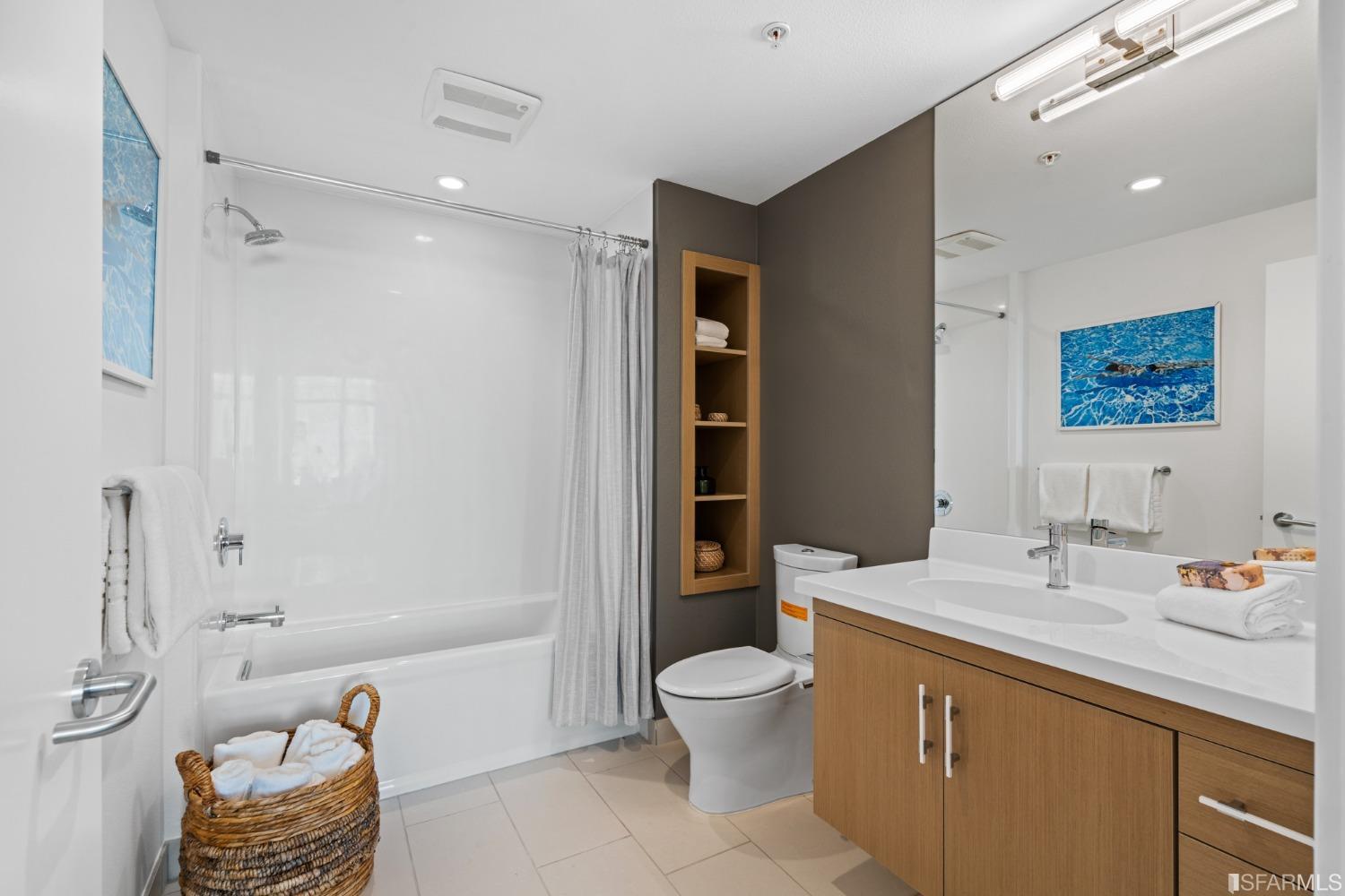 2655 Bush Street Unit: 203