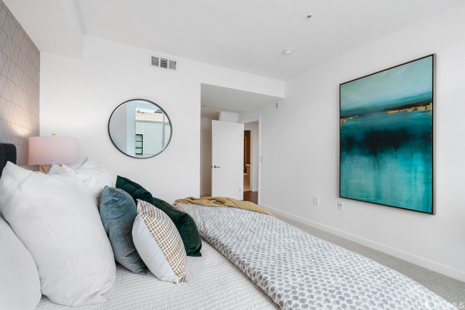 2655 Bush Street Unit: 203