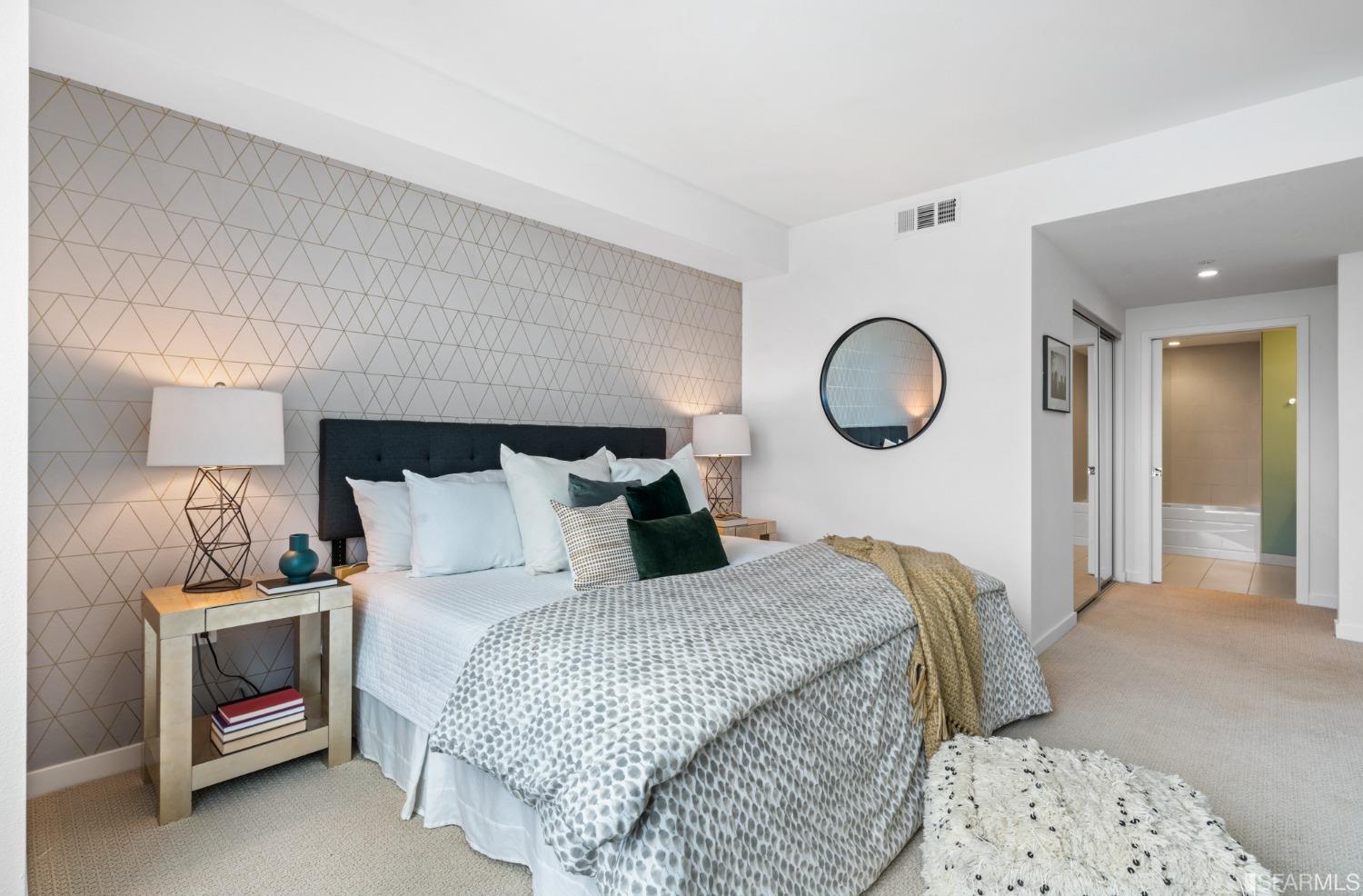 2655 Bush Street Unit: 203