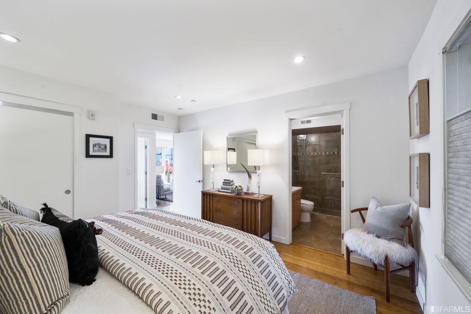 2889 24th Street Unit: 3