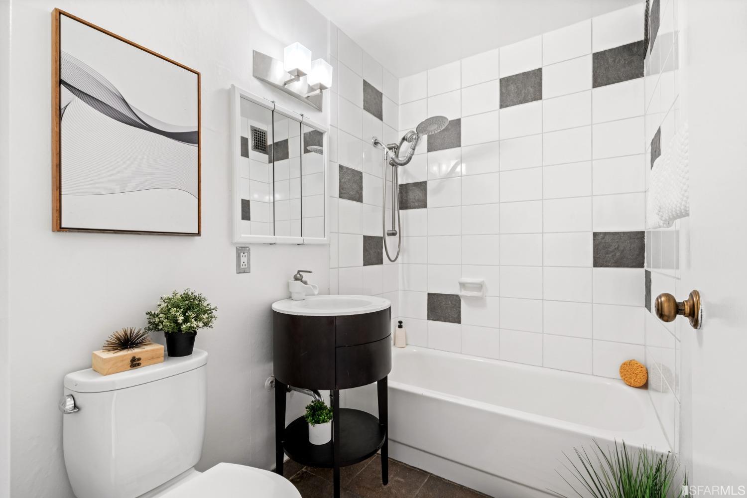 1315 Laguna Street Unit: 4