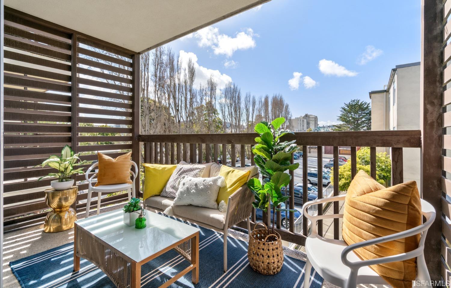 1315 Laguna Street Unit: 4