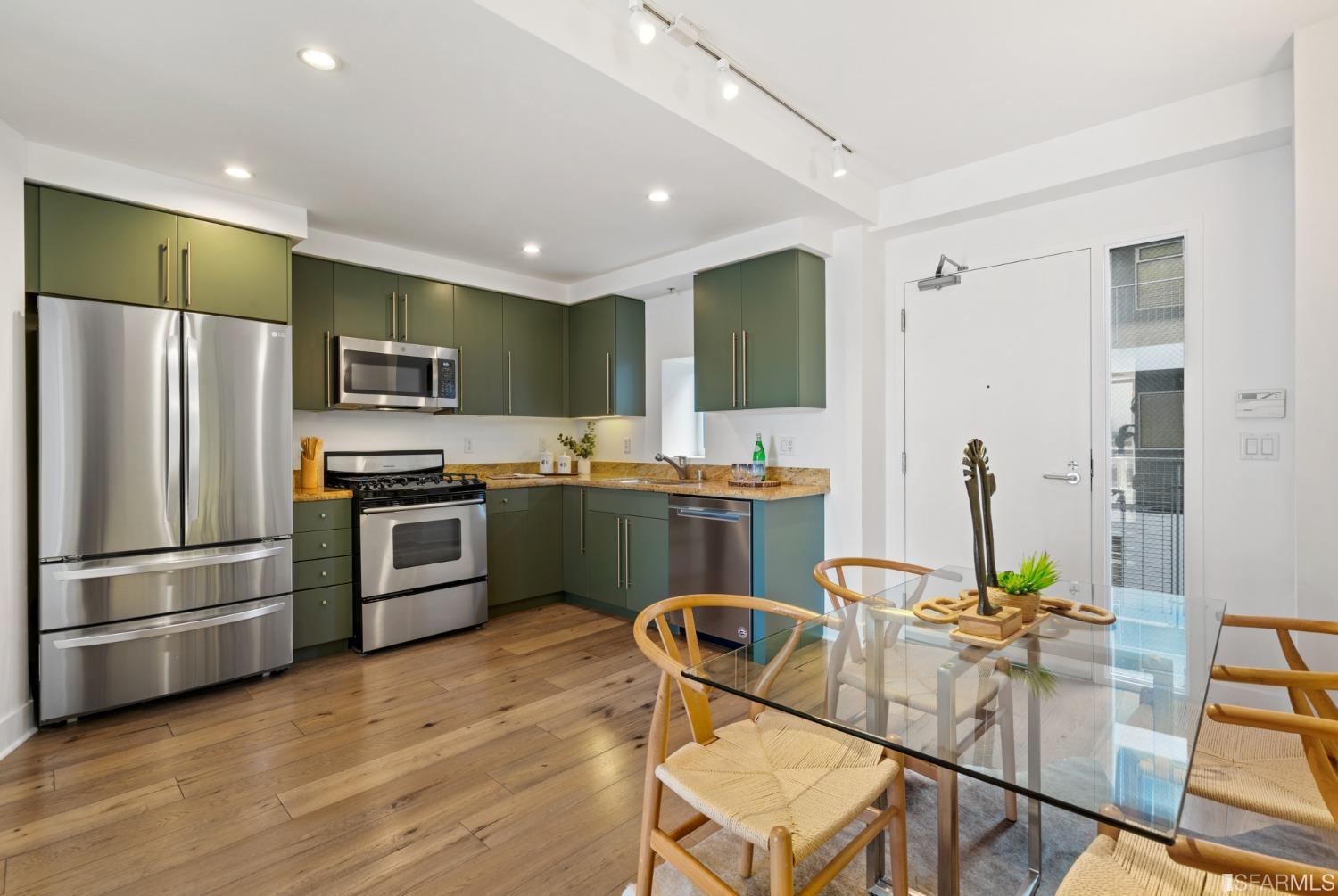 1452 Bush Street Unit: 11