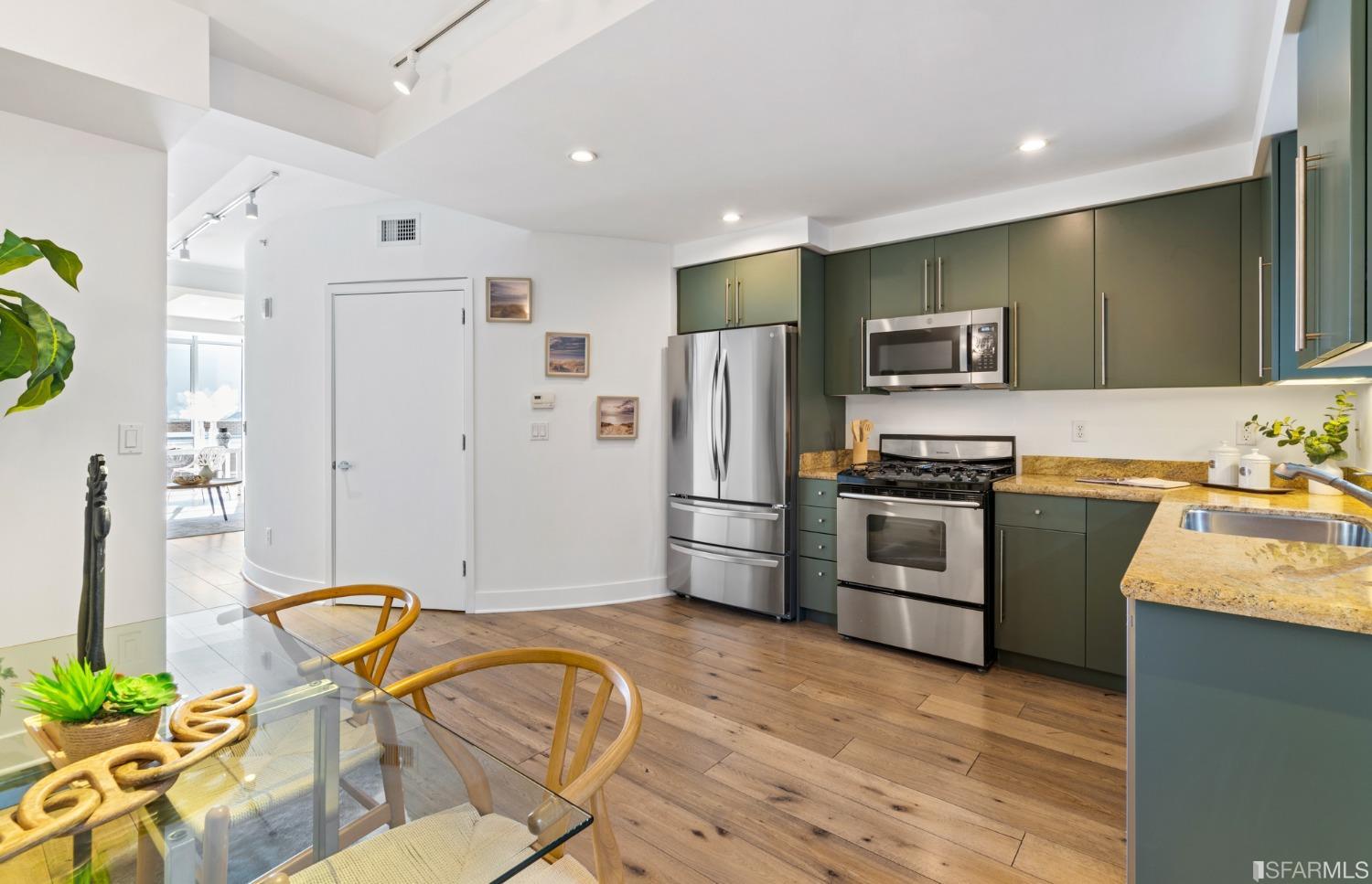 1452 Bush Street Unit: 11