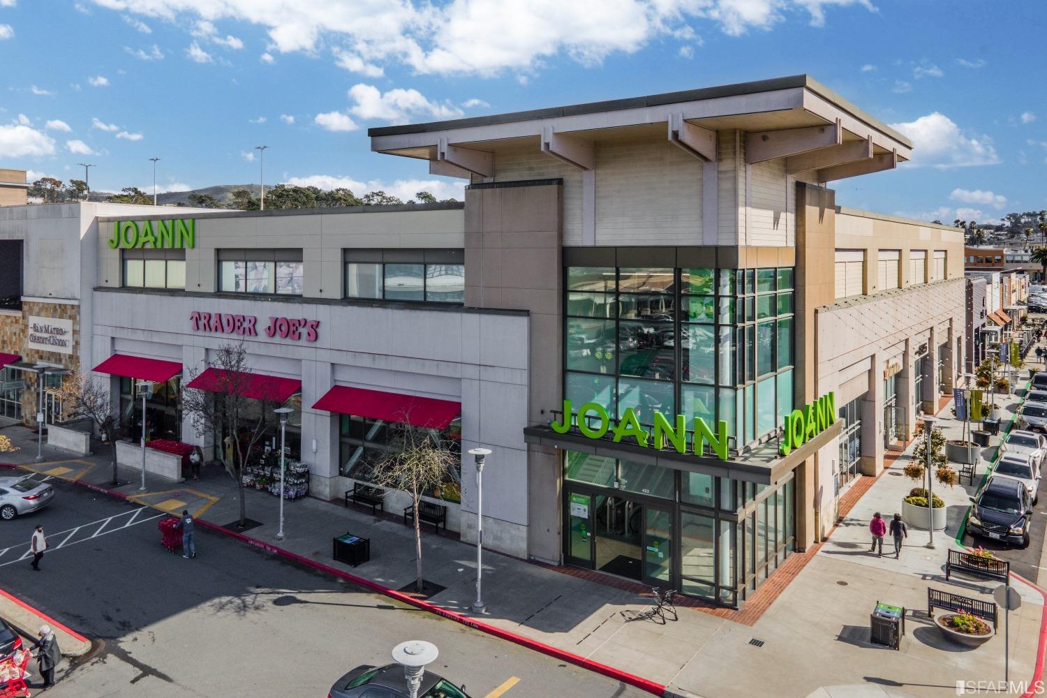 835 S Mayfair Avenue