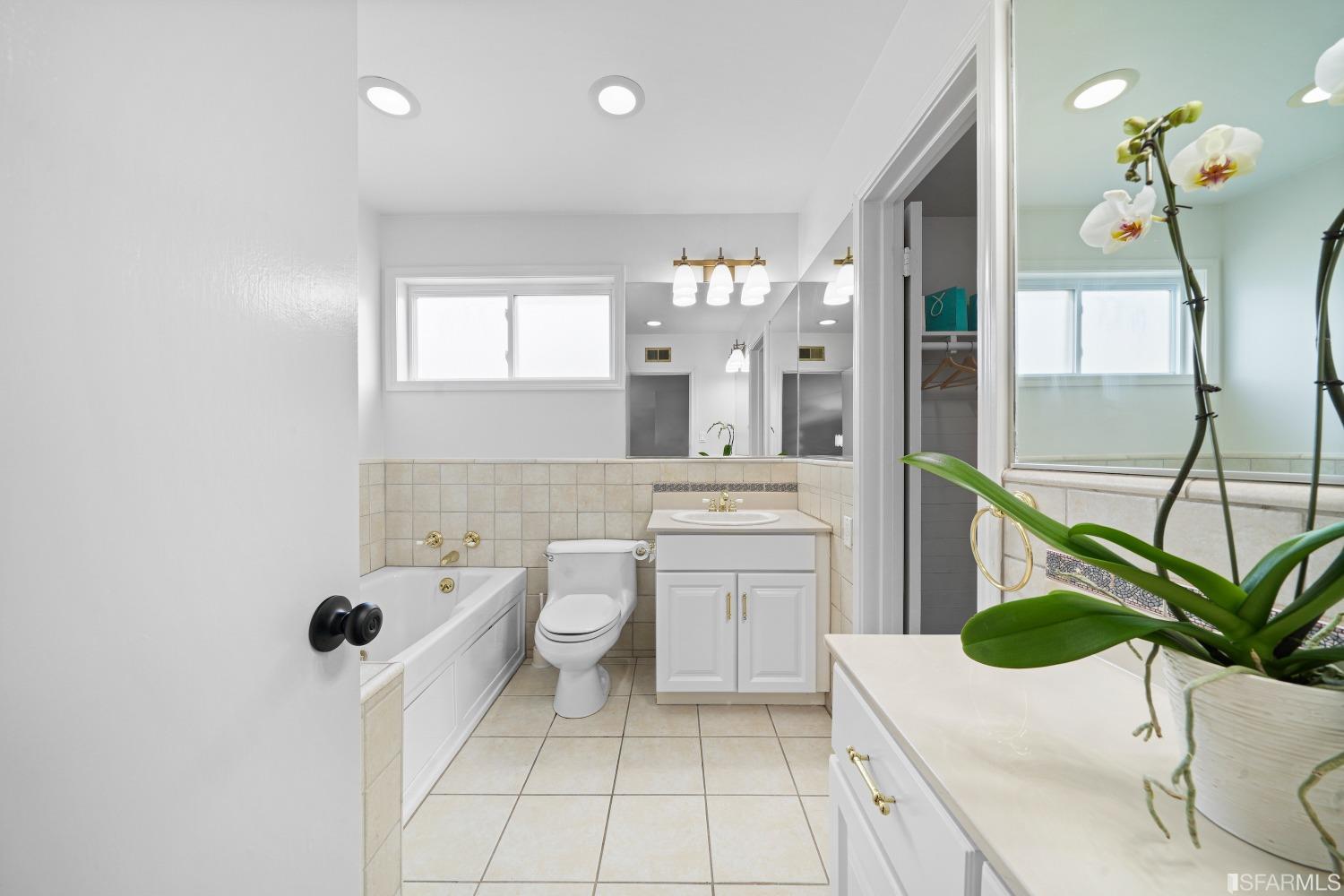 835 S Mayfair Avenue