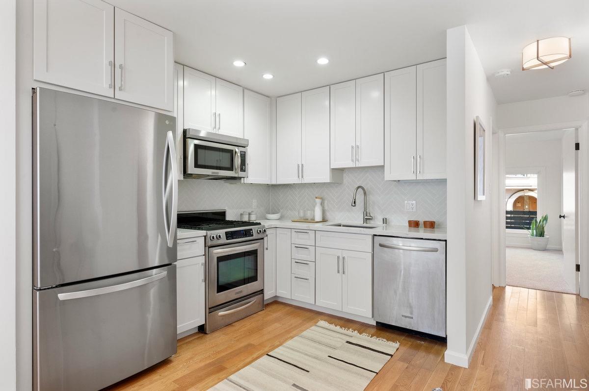 115 Carl Street Unit: 3