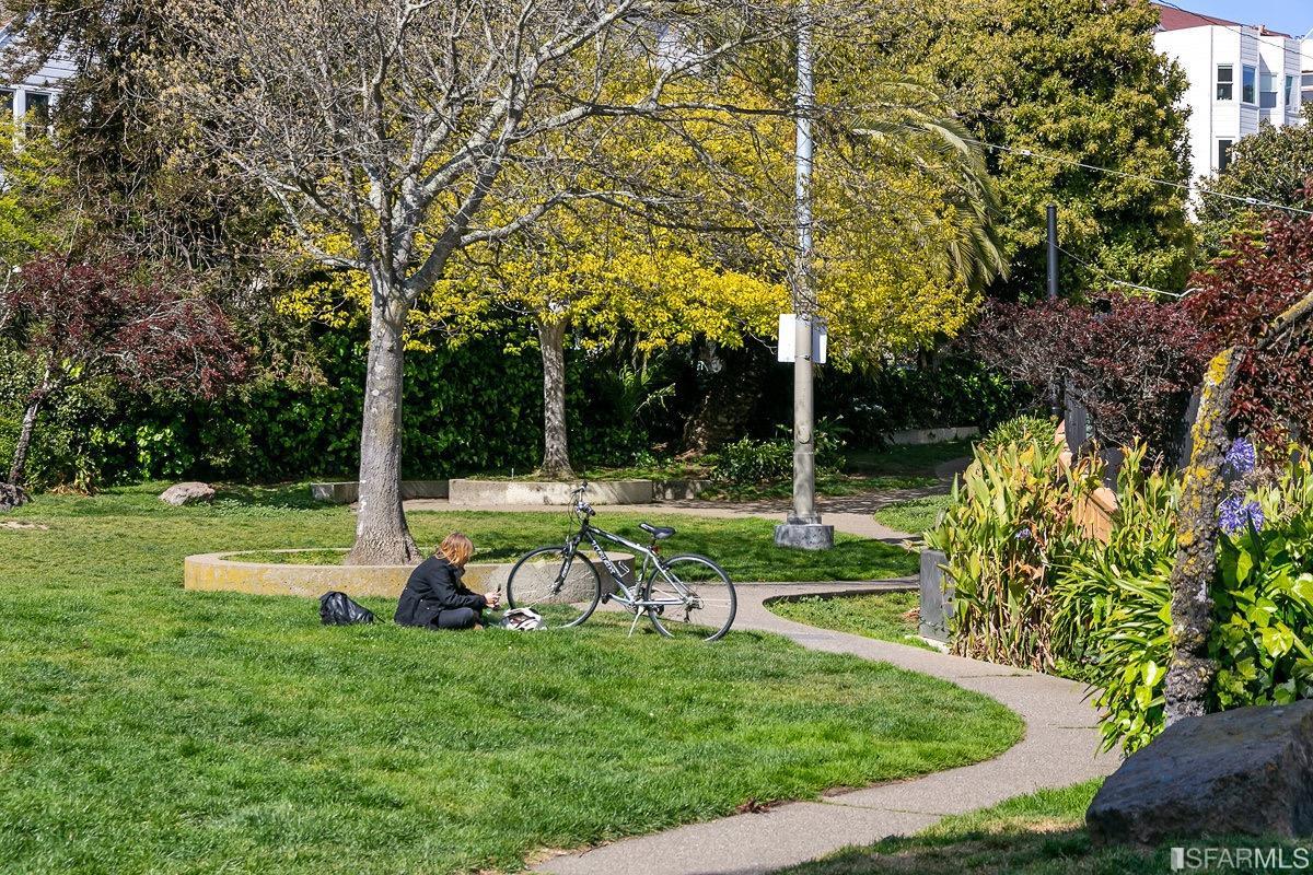 115 Carl Street Unit: 3