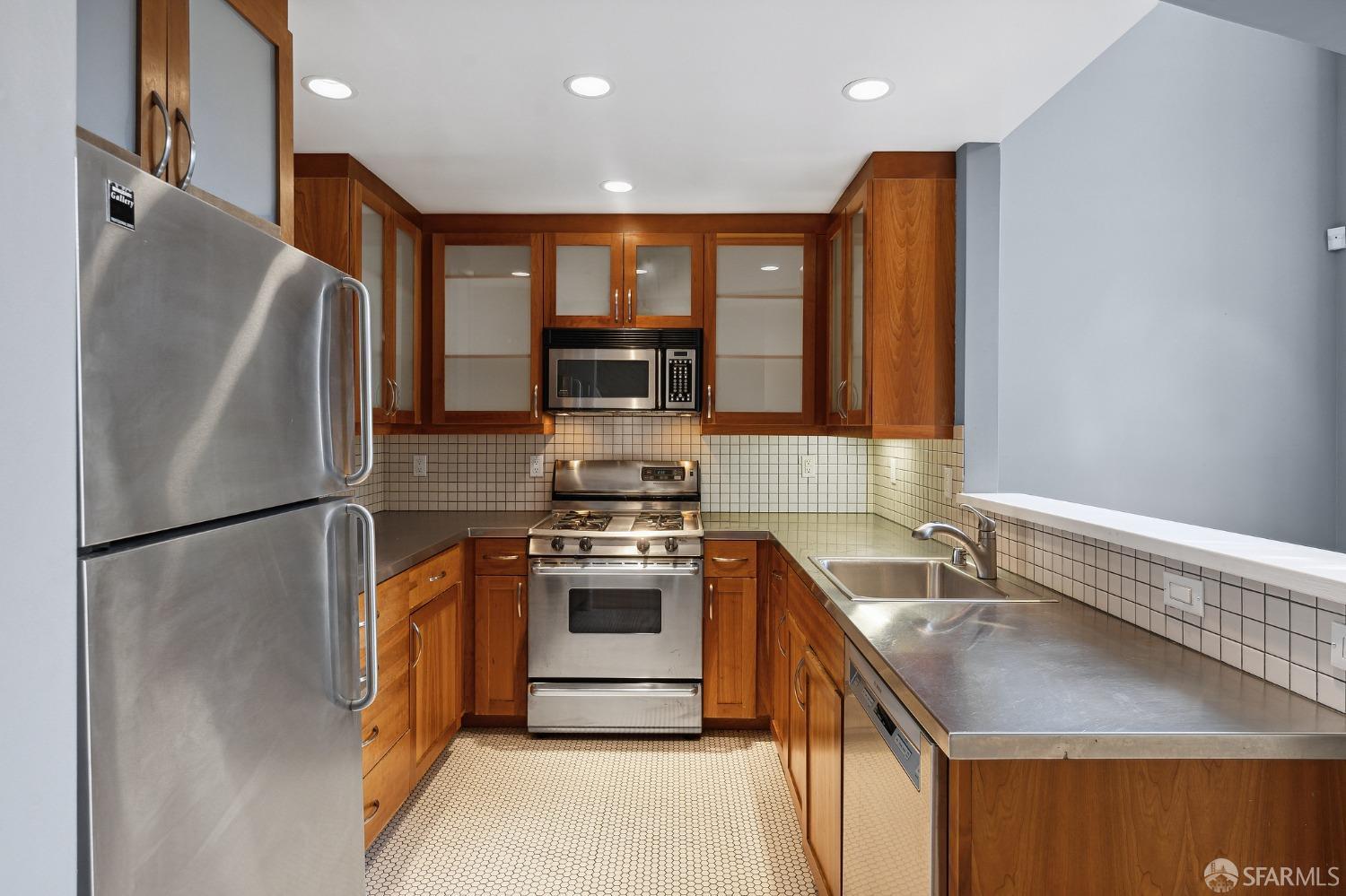 321 Langton Street Unit: 5